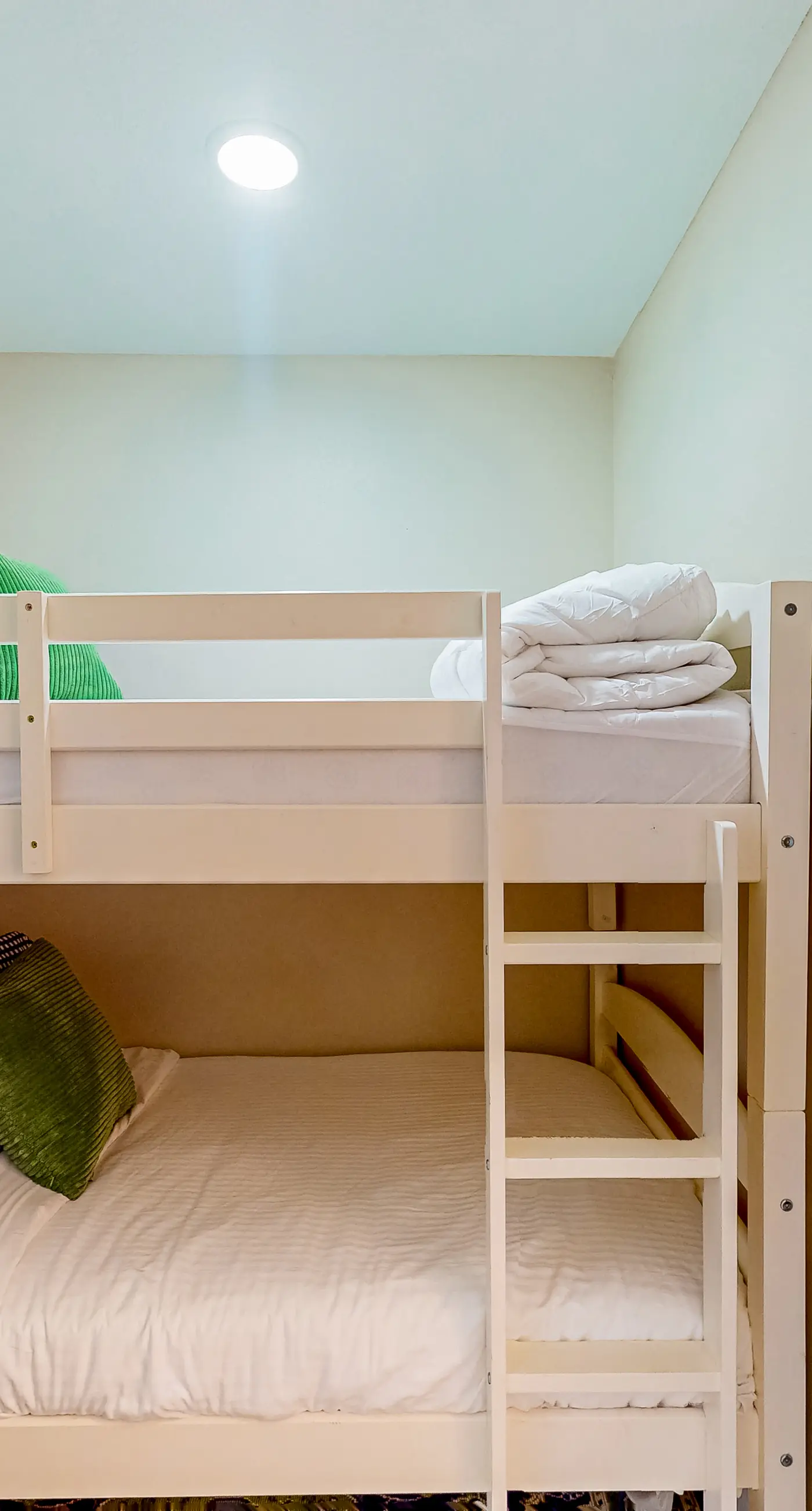 Spacious House with Shared Pool & Bay Views - Perfect for Relaxation