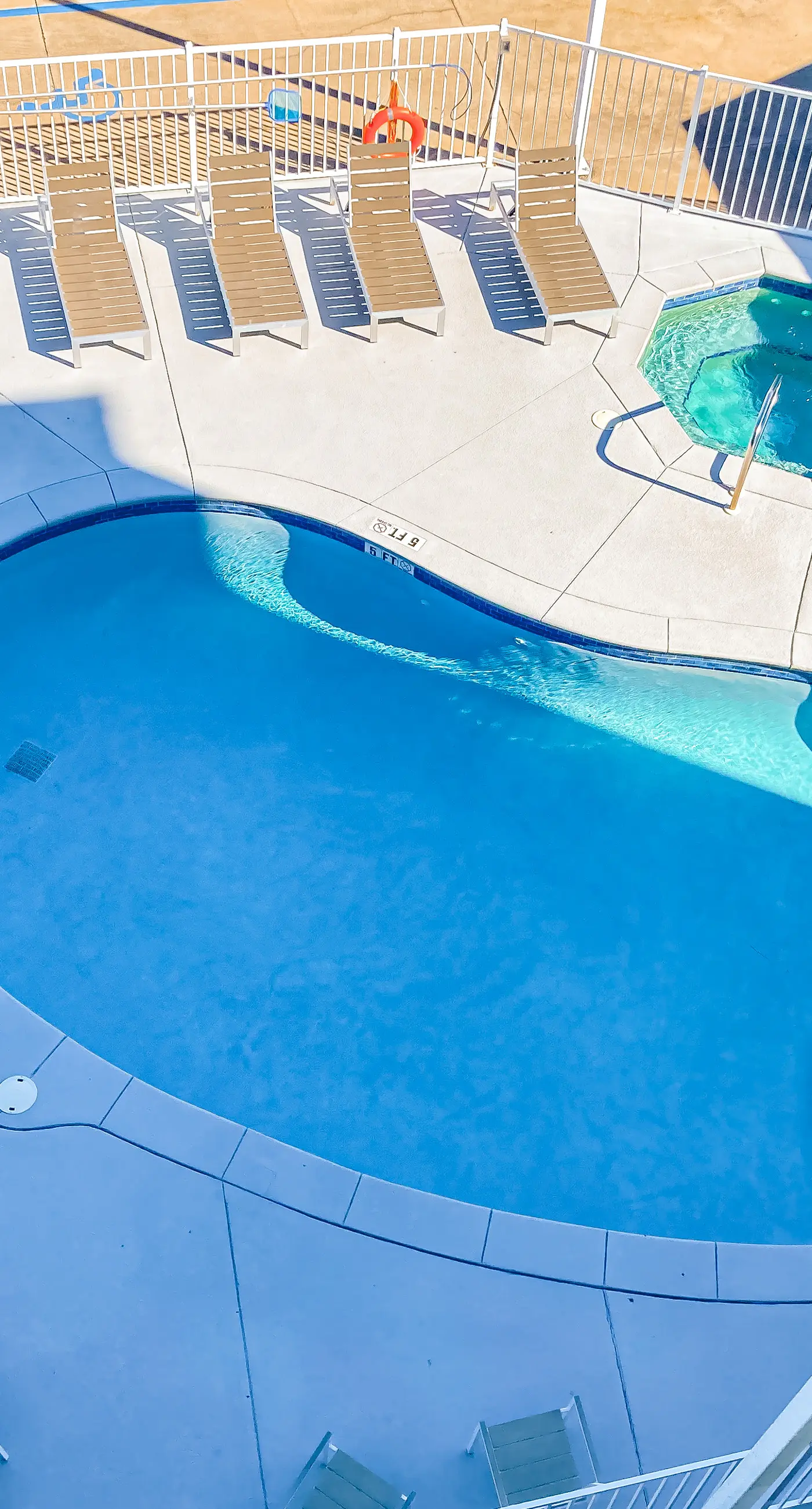 Spacious House with Shared Pool & Bay Views - Perfect for Relaxation