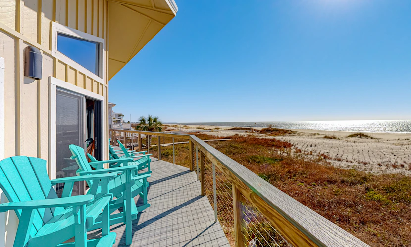 Dog-friendly gulf front home with panoramic gulf views from the sundeck