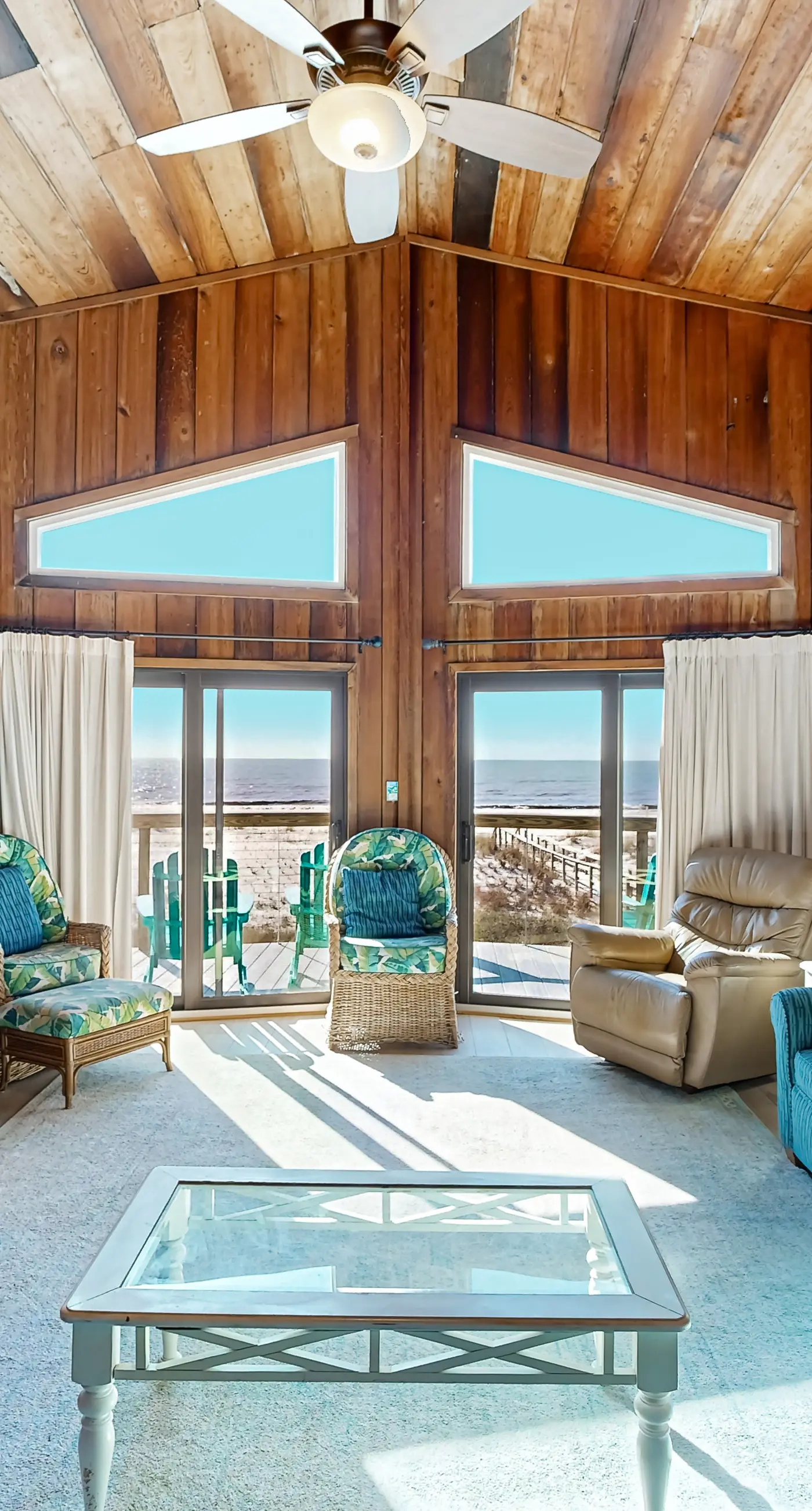 Dog-friendly gulf front home with panoramic gulf views from the sundeck