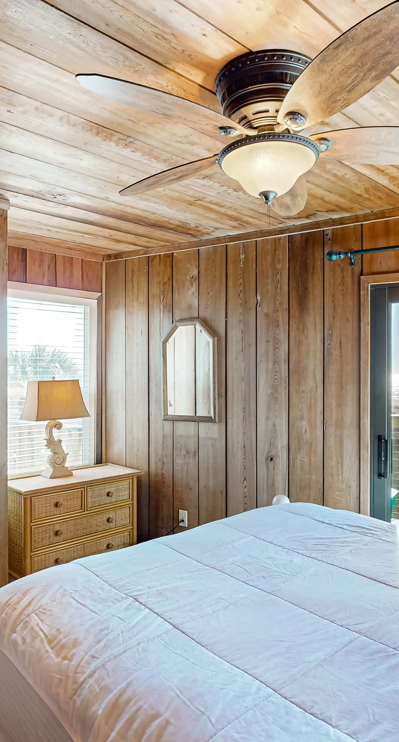 Dog-friendly gulf front home with panoramic gulf views from the sundeck