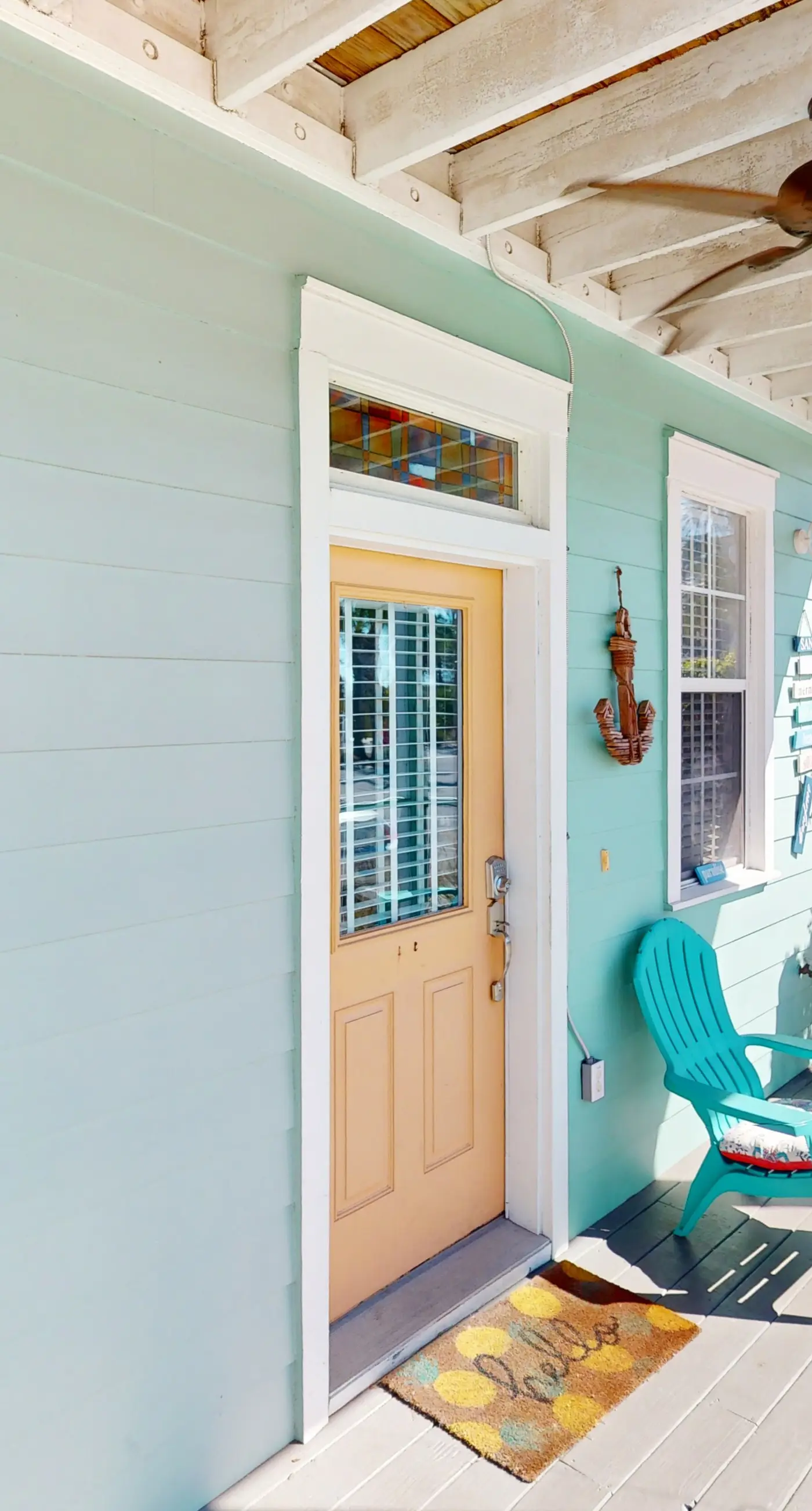 2-story beach cottage with pools, hot tub, gym, patio, & AC - dog-friendly