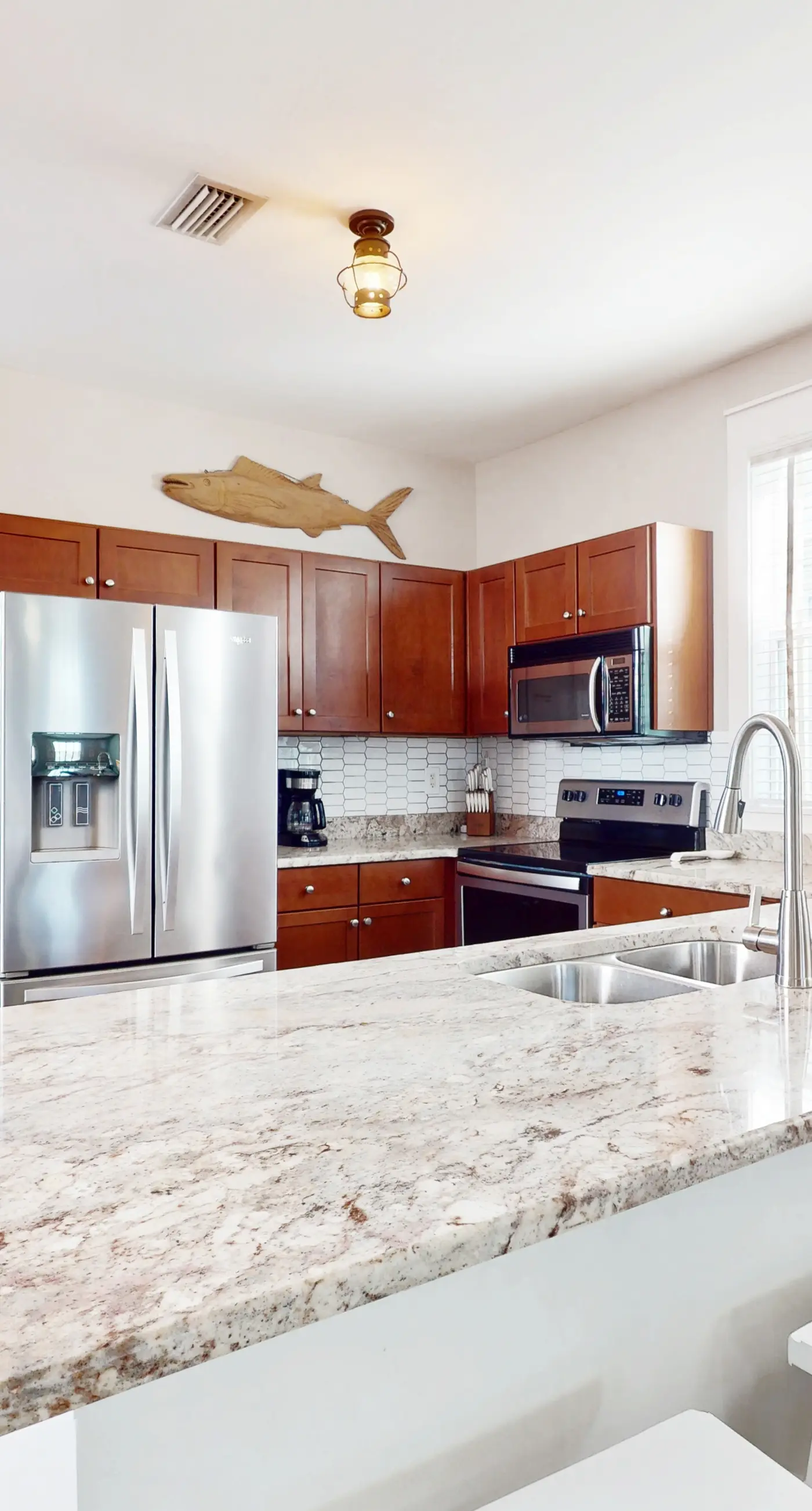 2-story beach cottage with pools, hot tub, gym, patio, & AC - dog-friendly