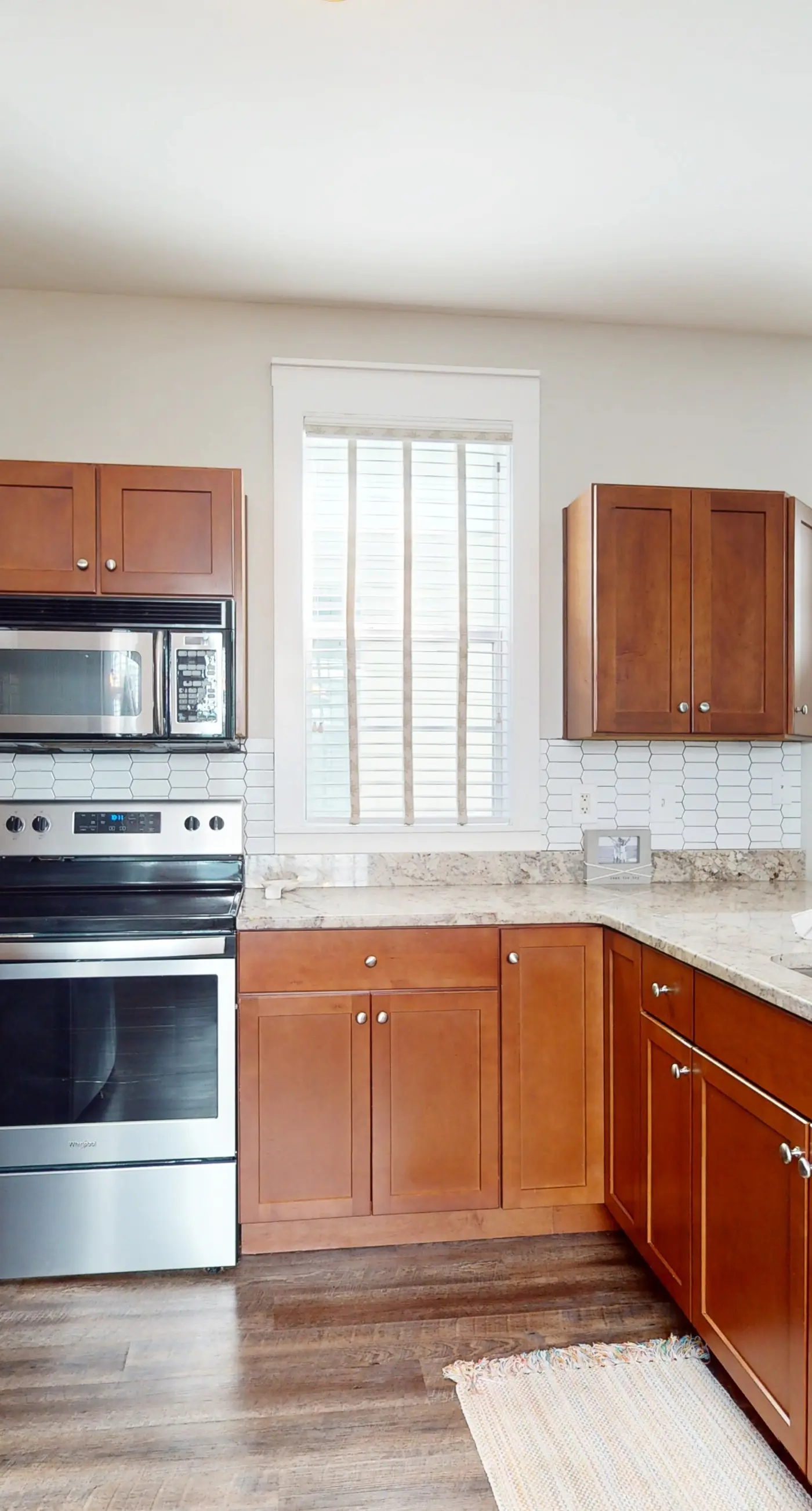 2-story beach cottage with pools, hot tub, gym, patio, & AC - dog-friendly