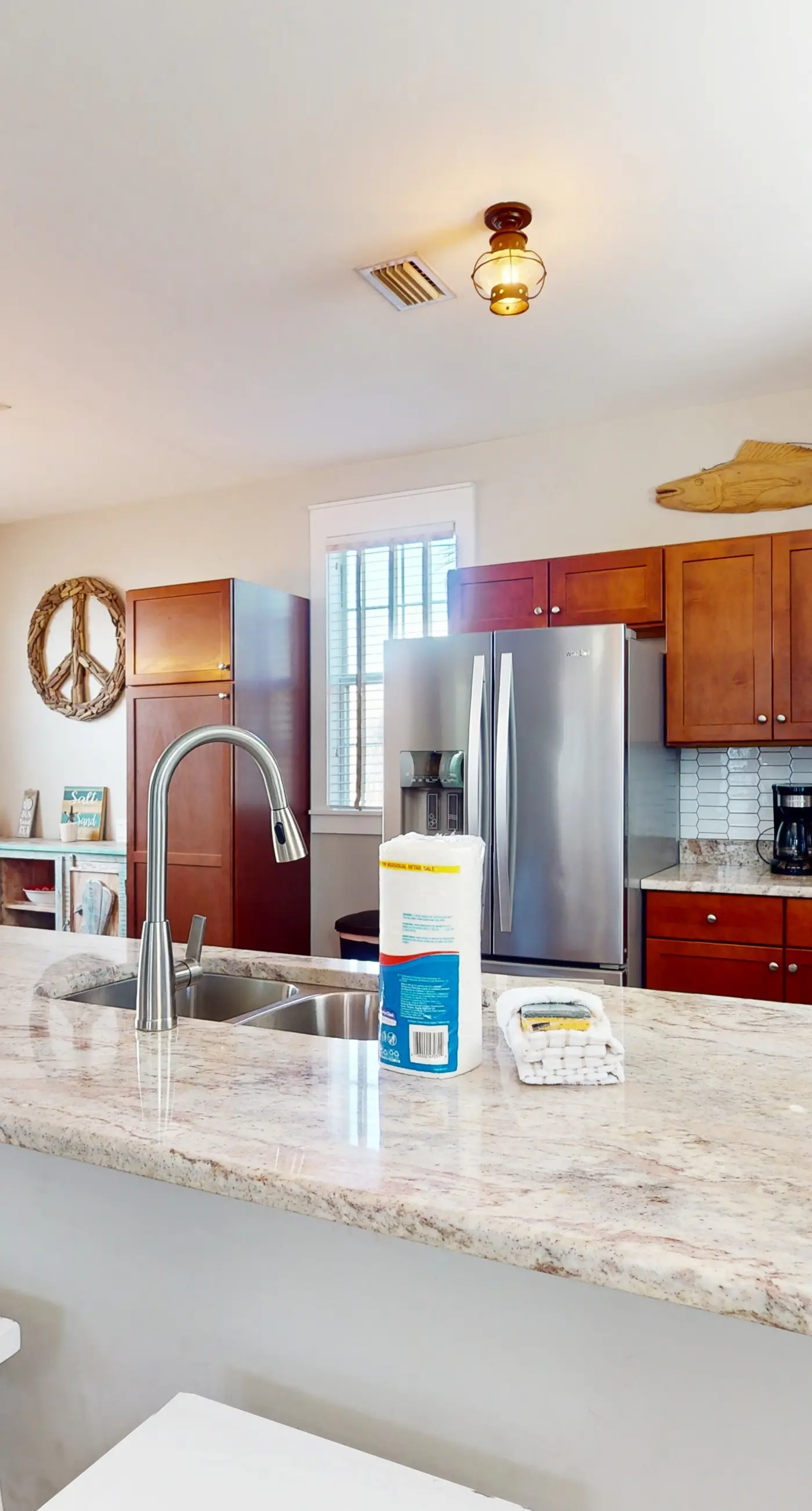 2-story beach cottage with pools, hot tub, gym, patio, & AC - dog-friendly