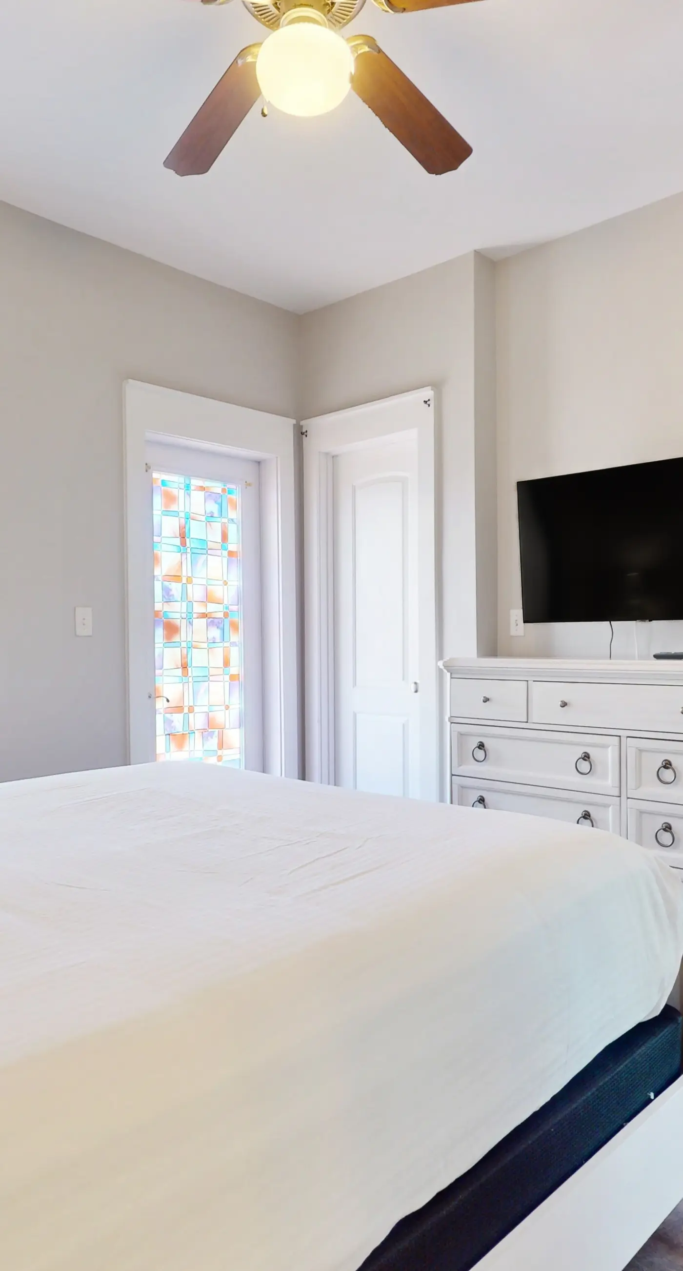 2-story beach cottage with pools, hot tub, gym, patio, & AC - dog-friendly