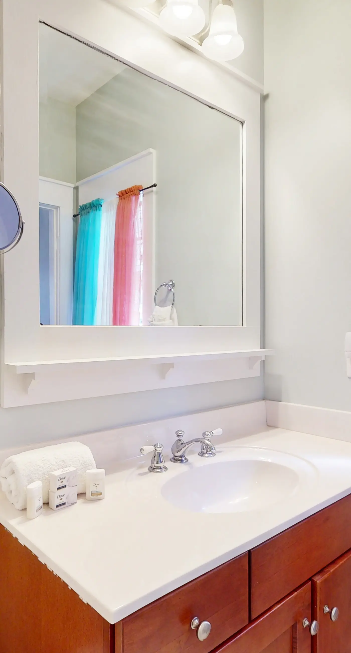 2-story beach cottage with pools, hot tub, gym, patio, & AC - dog-friendly