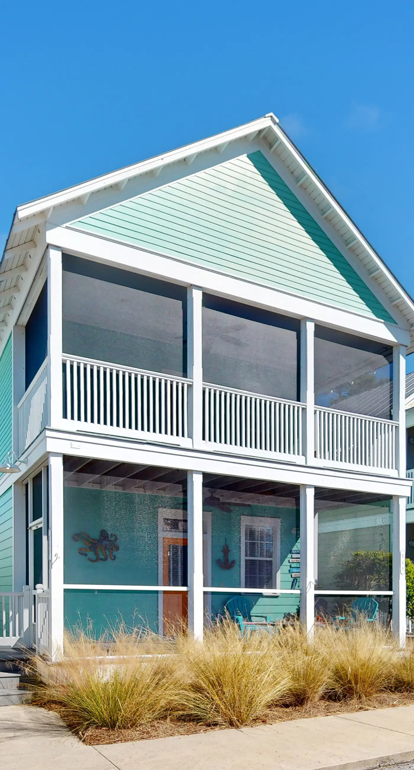 2-story beach cottage with pools, hot tub, gym, patio, & AC - dog-friendly