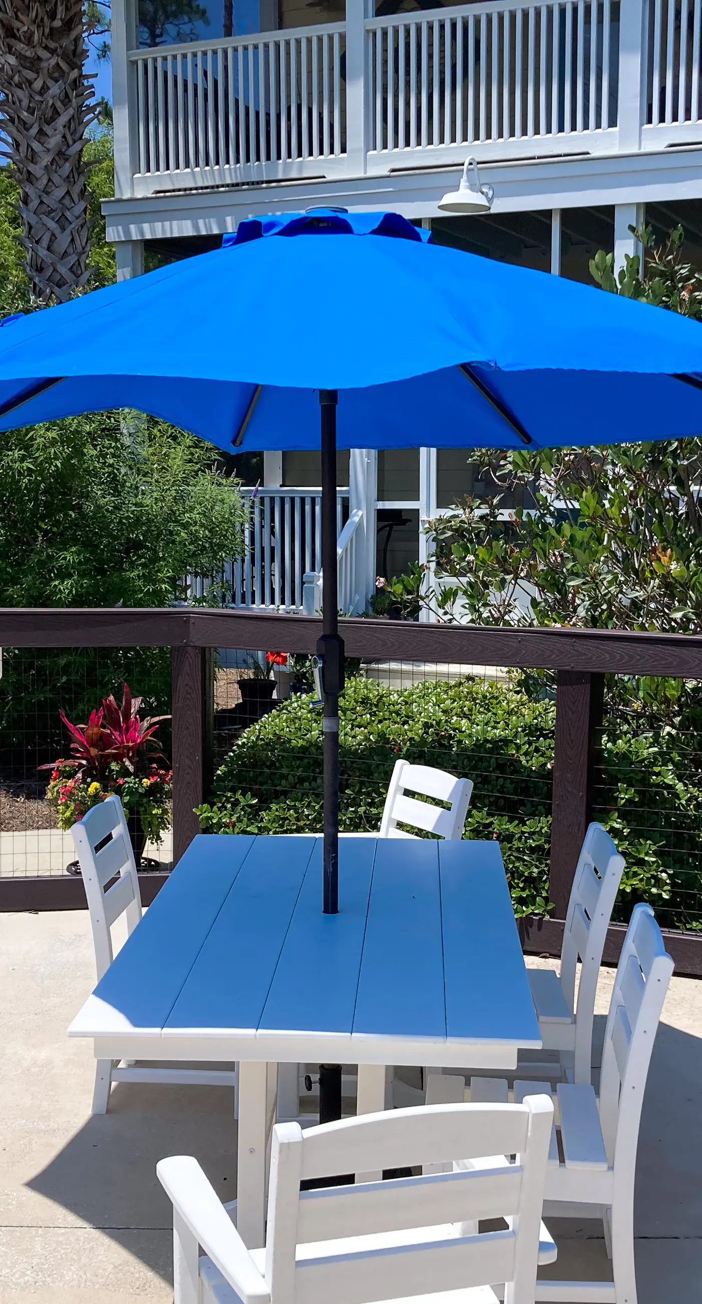 2-story beach cottage with pools, hot tub, gym, patio, & AC - dog-friendly