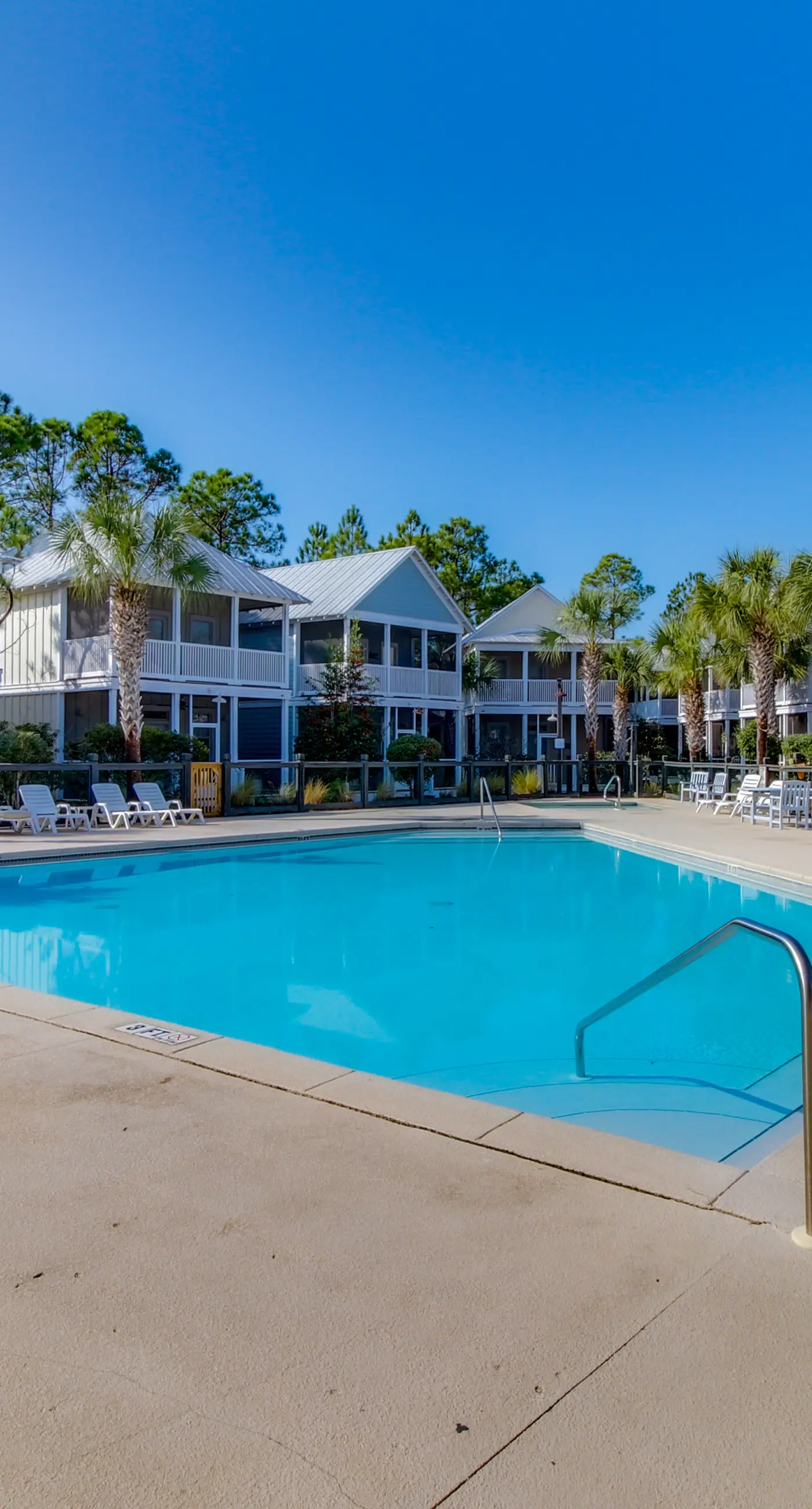 2-story beach cottage with pools, hot tub, gym, patio, & AC - dog-friendly