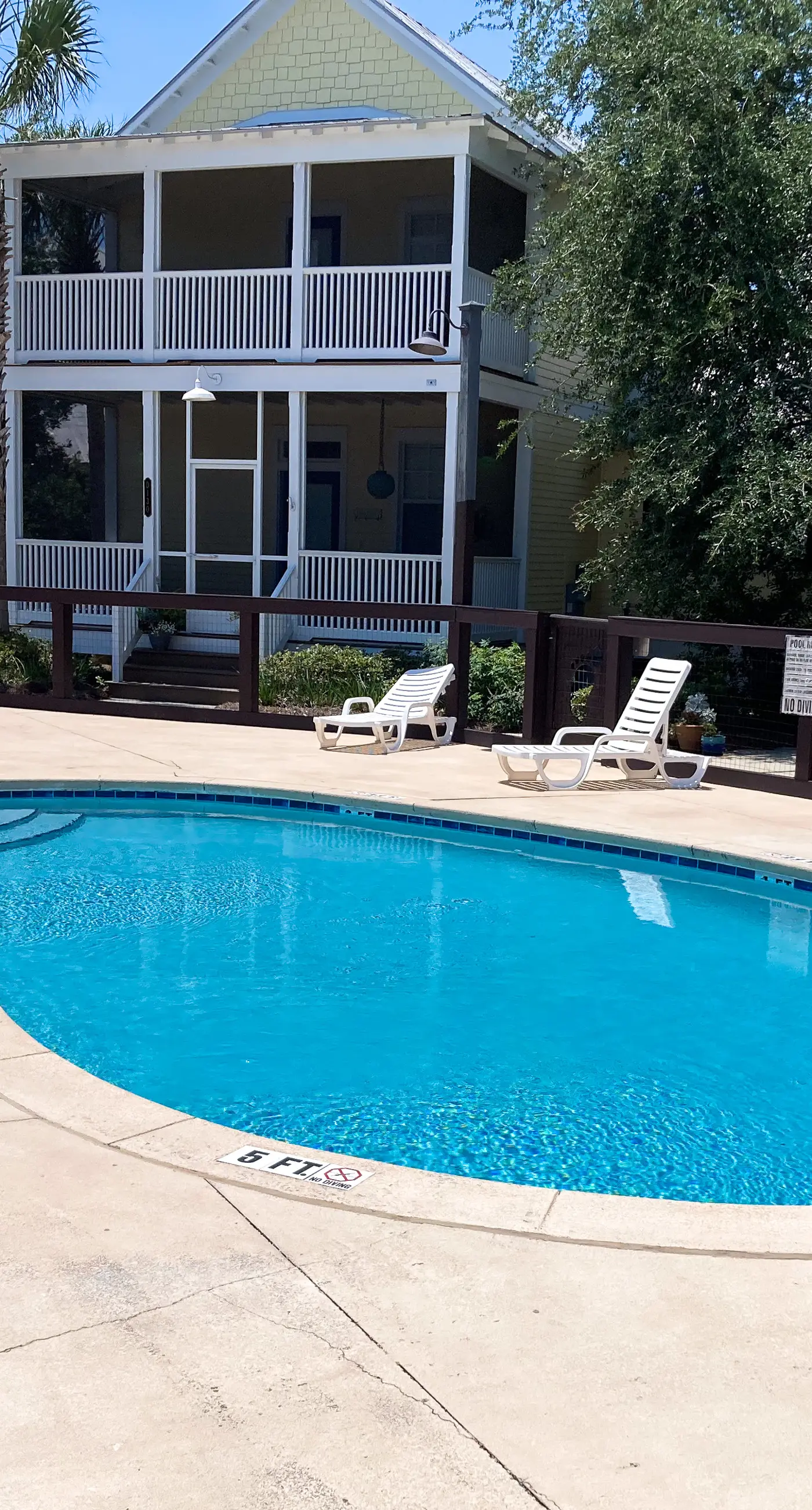 2-story beach cottage with pools, hot tub, gym, patio, & AC - dog-friendly