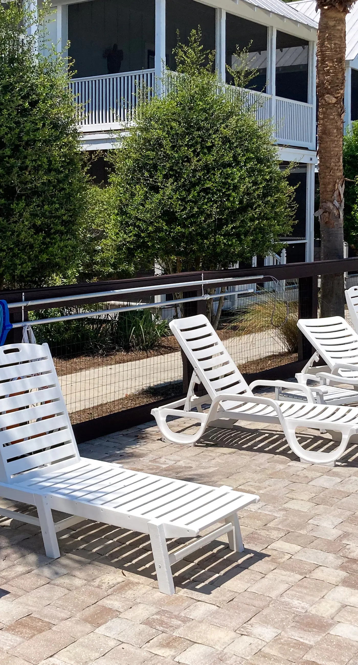 2-story beach cottage with pools, hot tub, gym, patio, & AC - dog-friendly