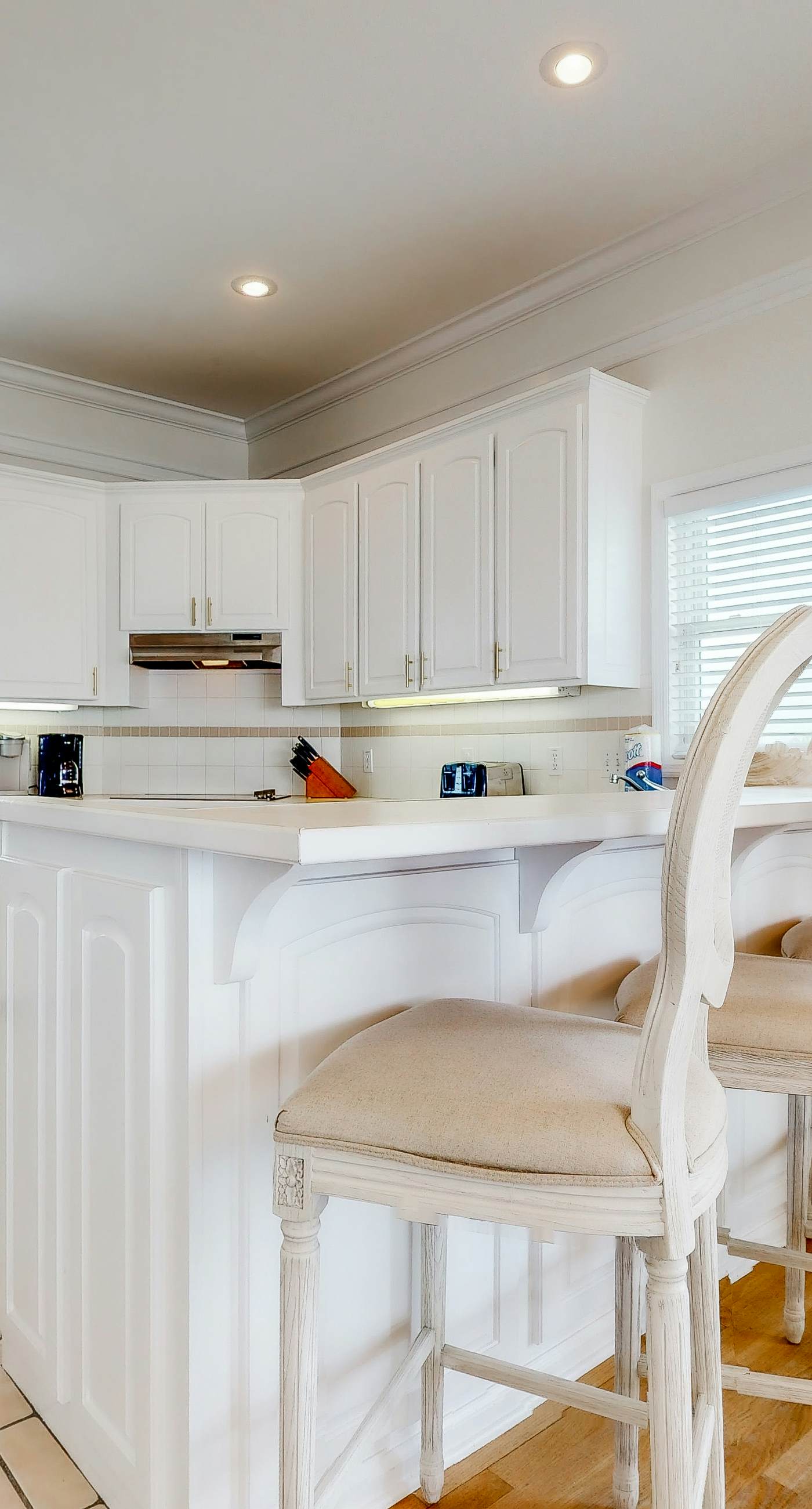 Beachfront home with elevator, beach gear, on-site neiborhood pool, tennis & fitness room