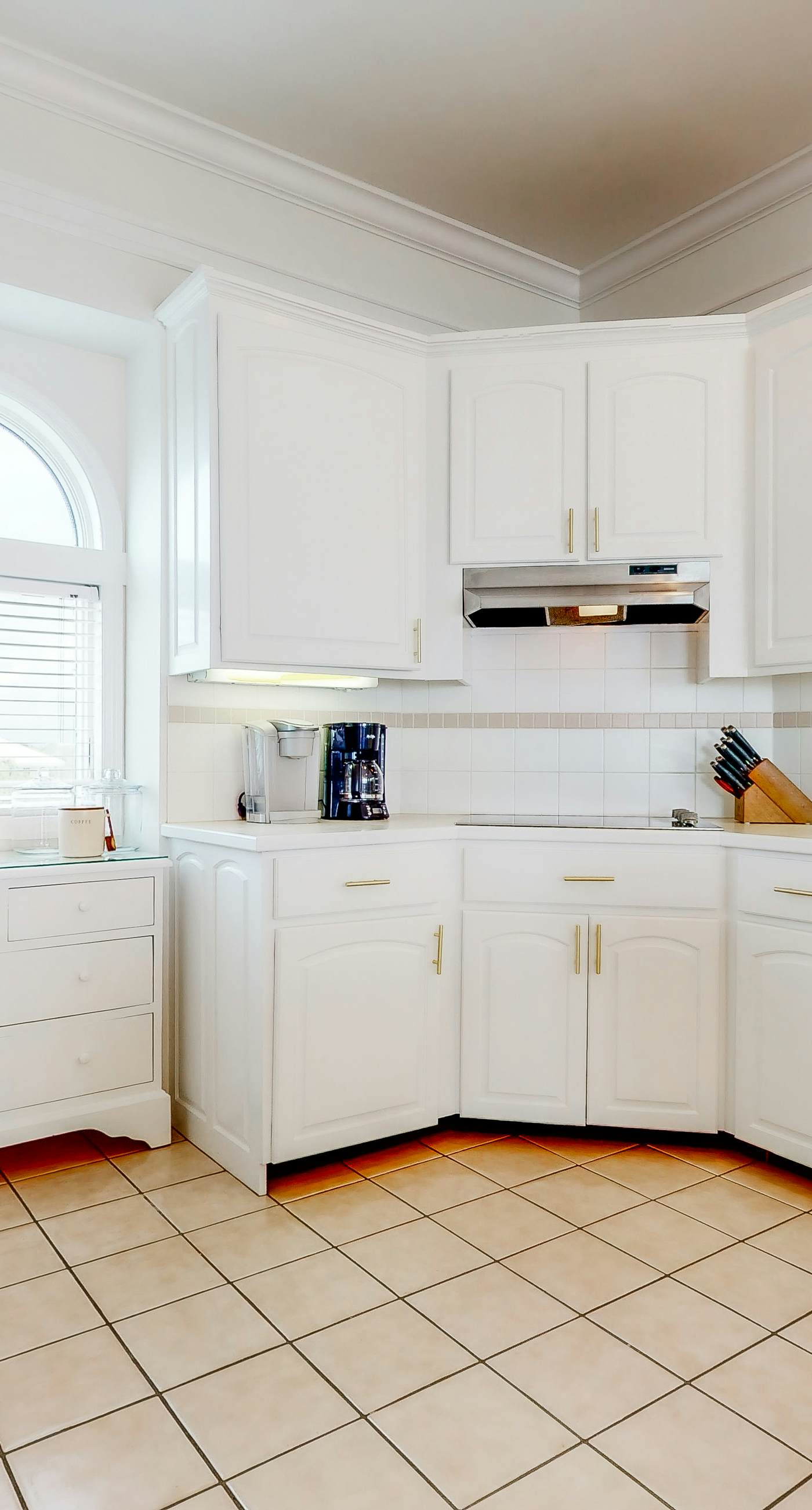 Beachfront home with elevator, beach gear, on-site neiborhood pool, tennis & fitness room