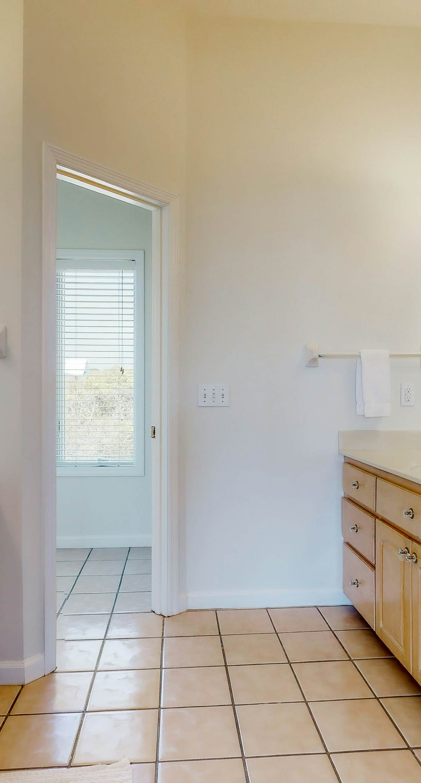 Beachfront home with elevator, beach gear, on-site neiborhood pool, tennis & fitness room