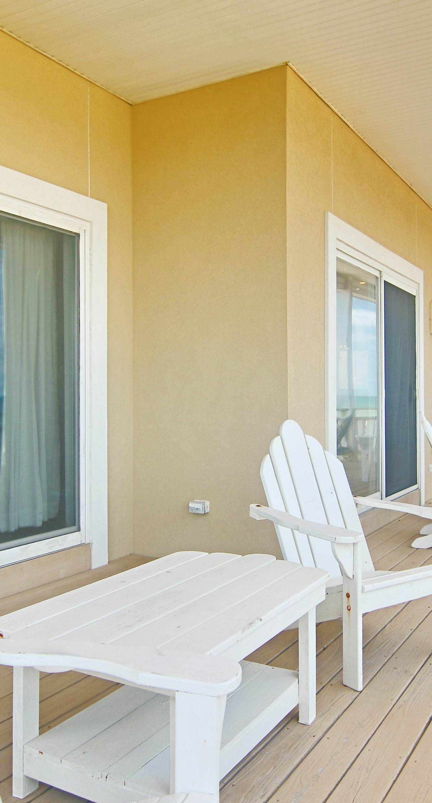 Beachfront home with elevator, beach gear, on-site neiborhood pool, tennis & fitness room