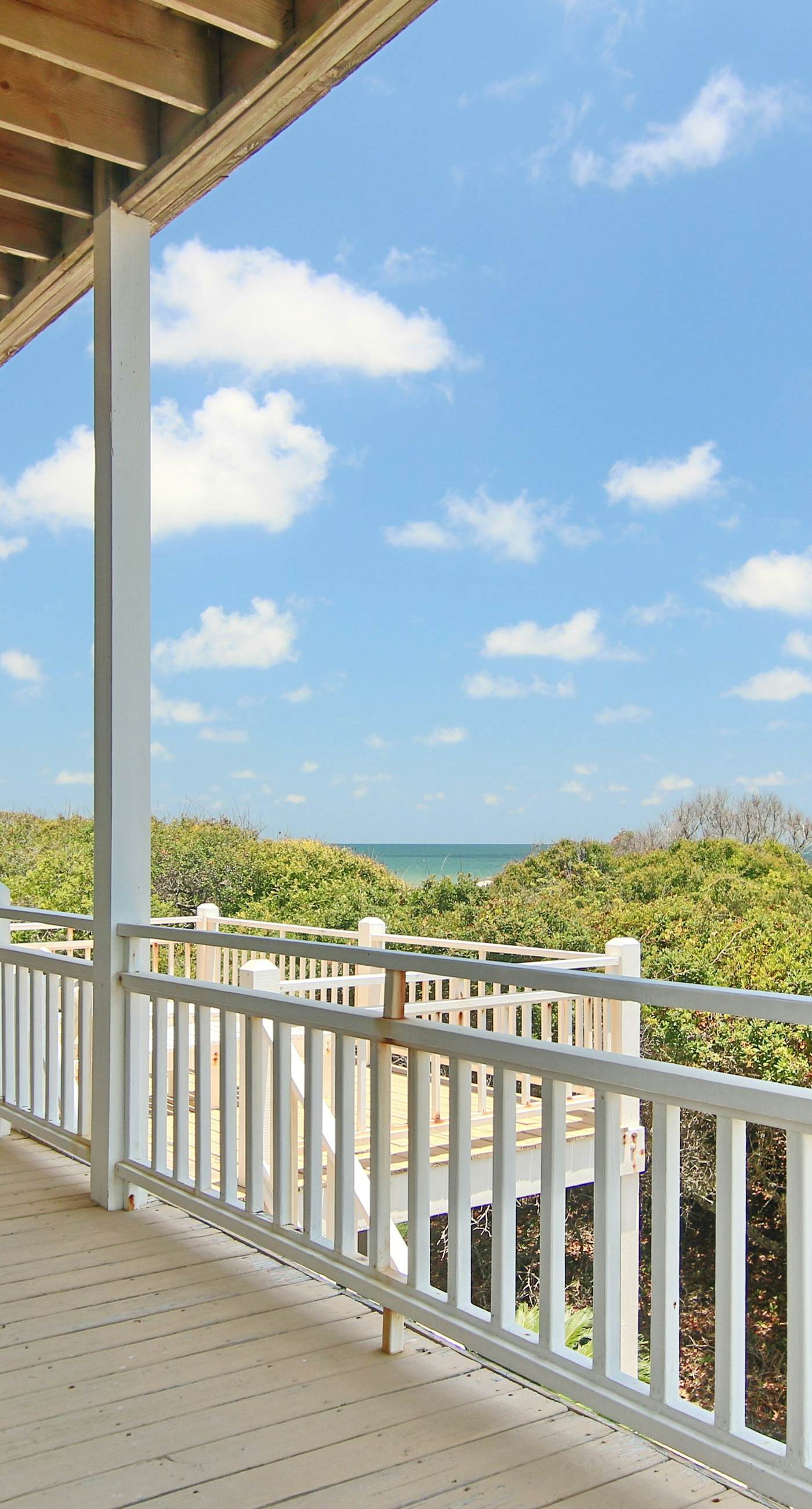 Beachfront home with elevator, beach gear, on-site neiborhood pool, tennis & fitness room