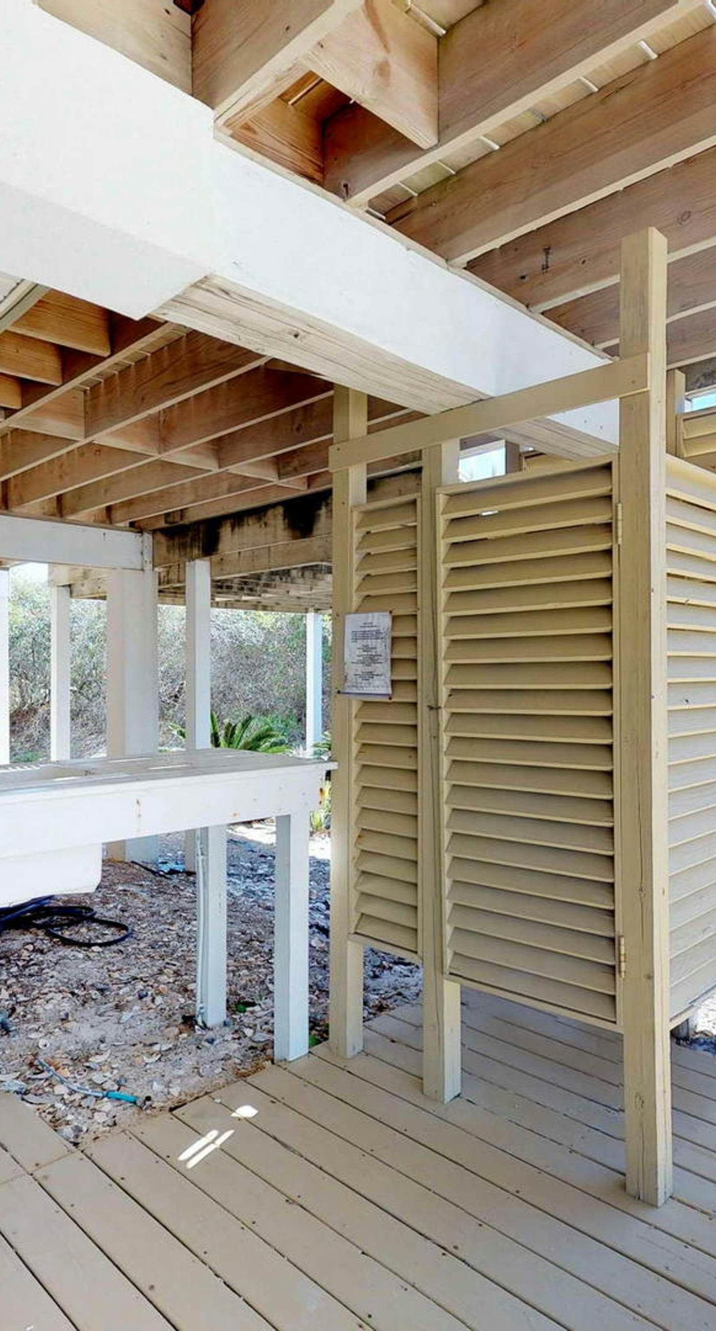 Beachfront home with elevator, beach gear, on-site neiborhood pool, tennis & fitness room