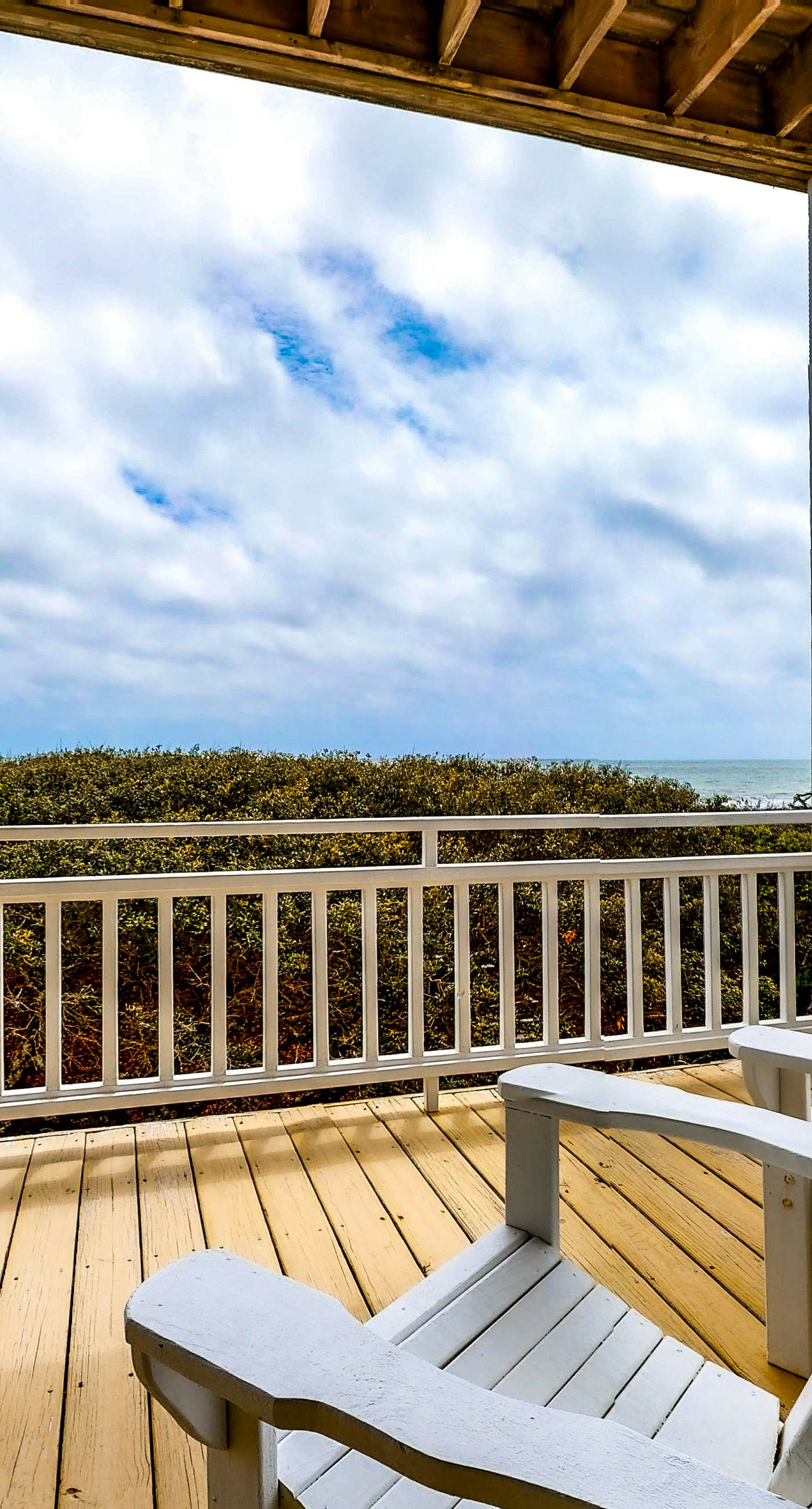 Beachfront home with elevator, beach gear, on-site neiborhood pool, tennis & fitness room