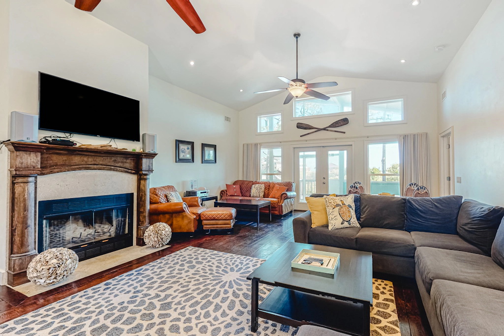Dog-friendly home near the beach with beach gear, gas grill & washer/dryer