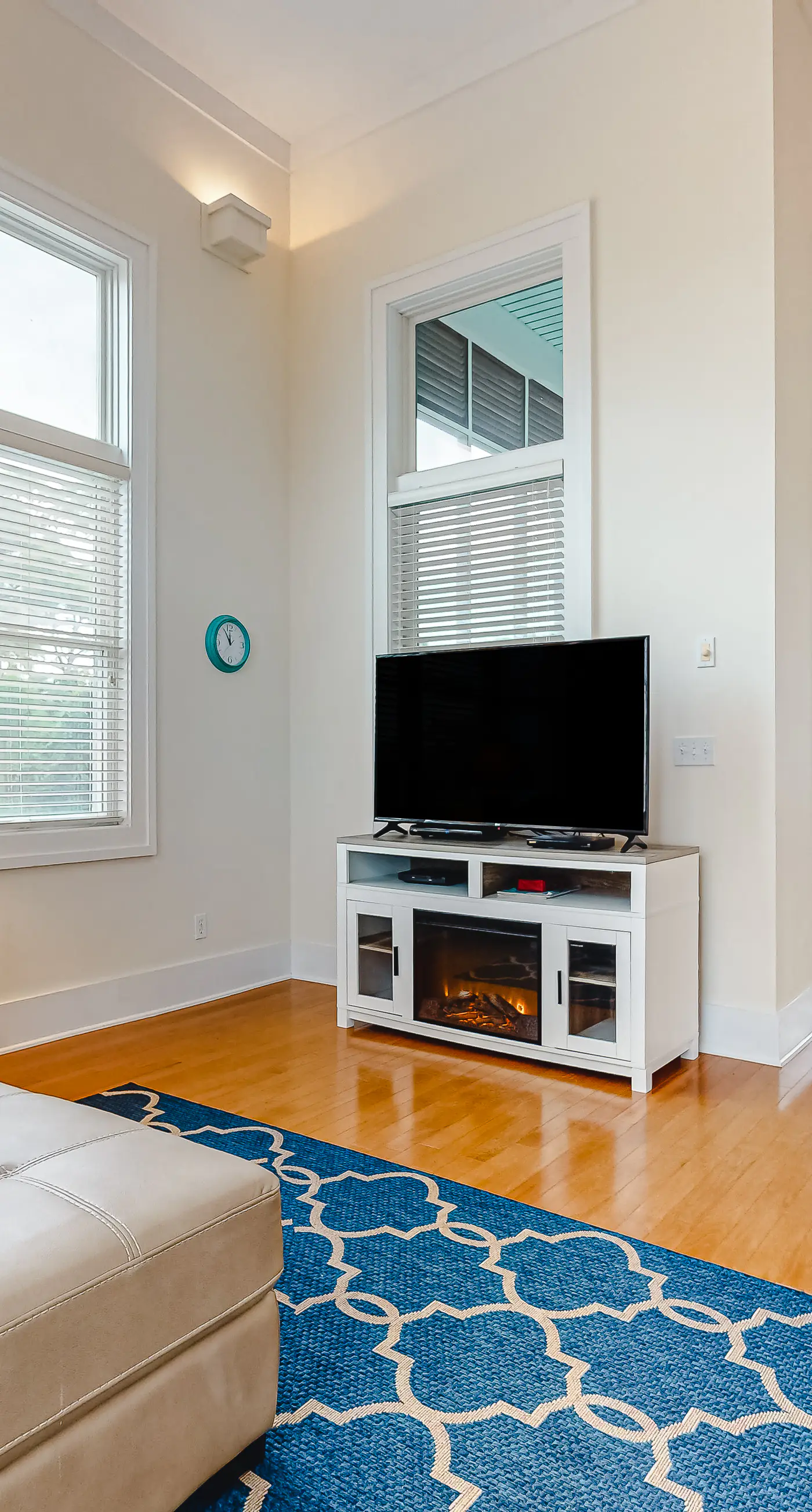 Spacious dog-friendly home with elevator, screened decks, on-site pool, & gym