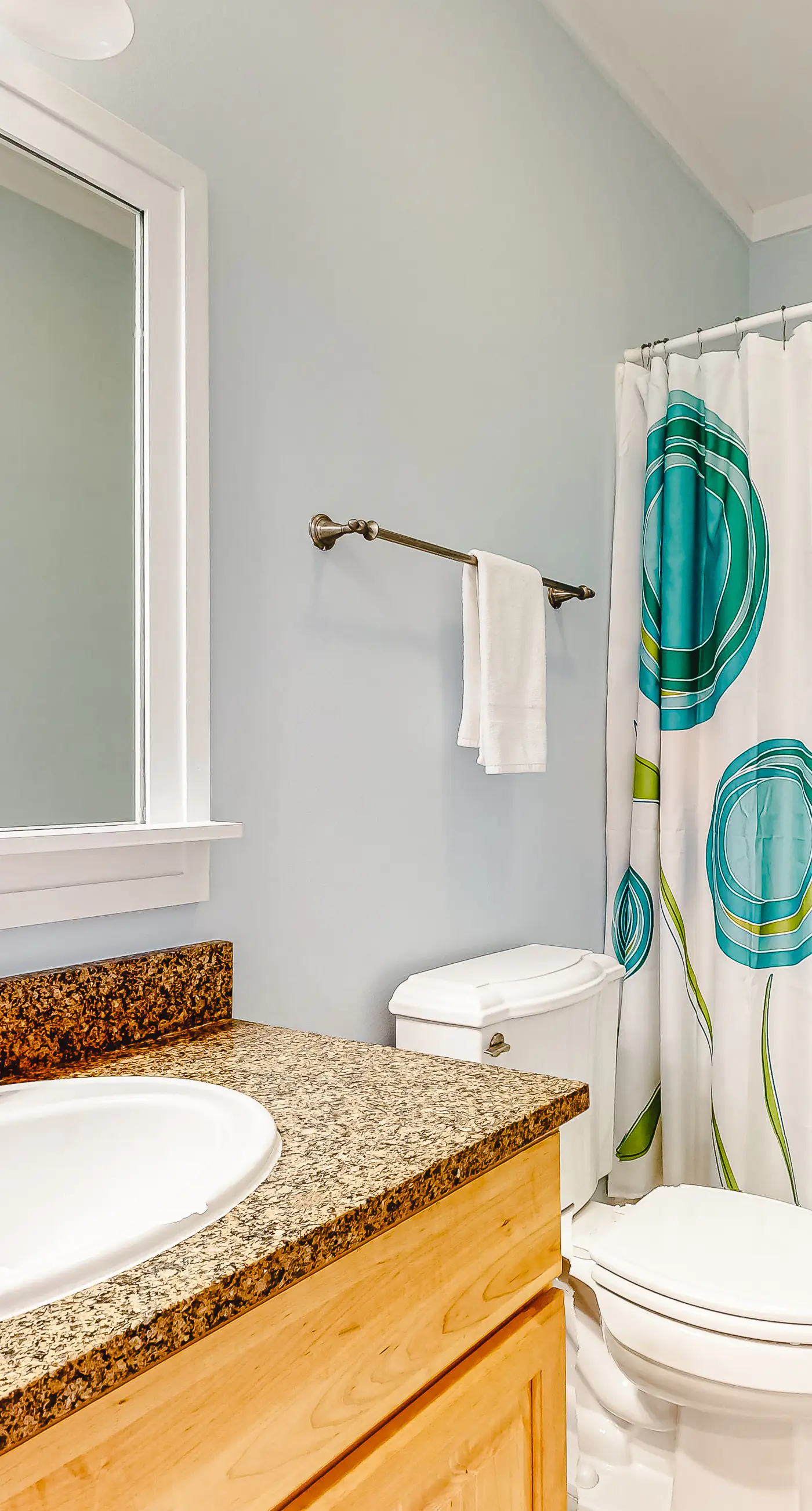 Spacious dog-friendly home with elevator, screened decks, on-site pool, & gym