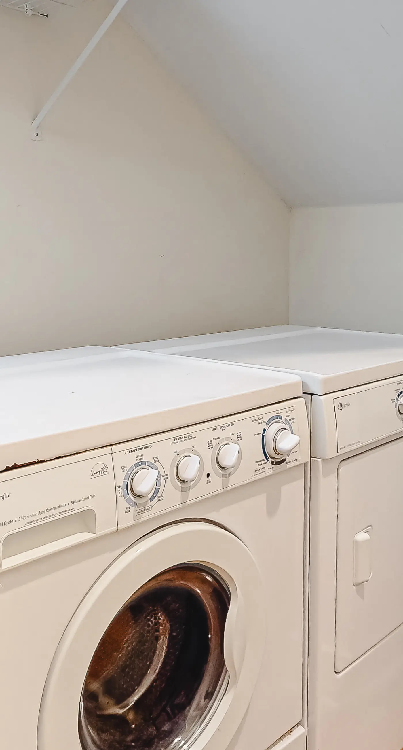 Spacious dog-friendly home with elevator, screened decks, on-site pool, & gym