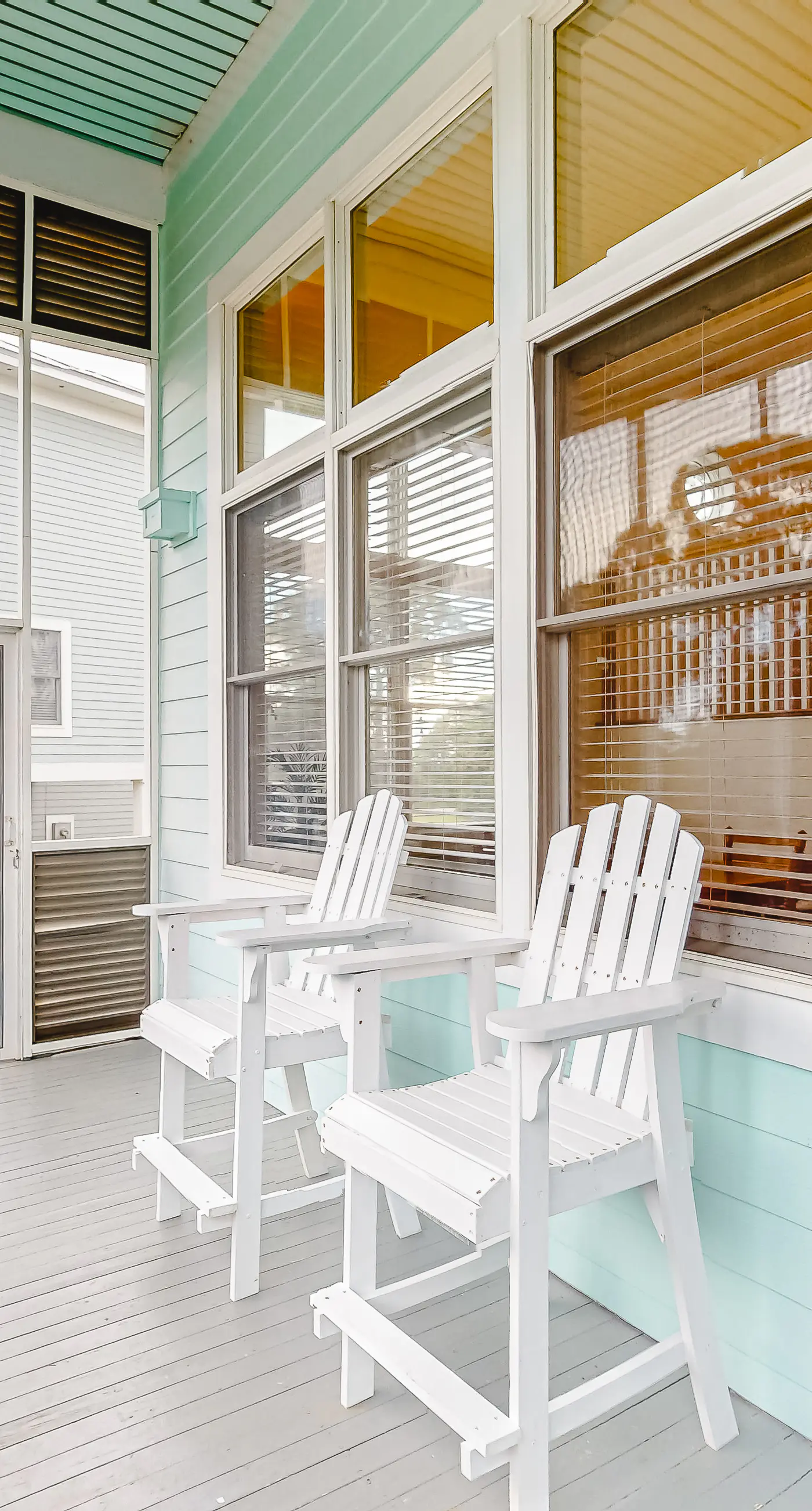 Spacious dog-friendly home with elevator, screened decks, on-site pool, & gym