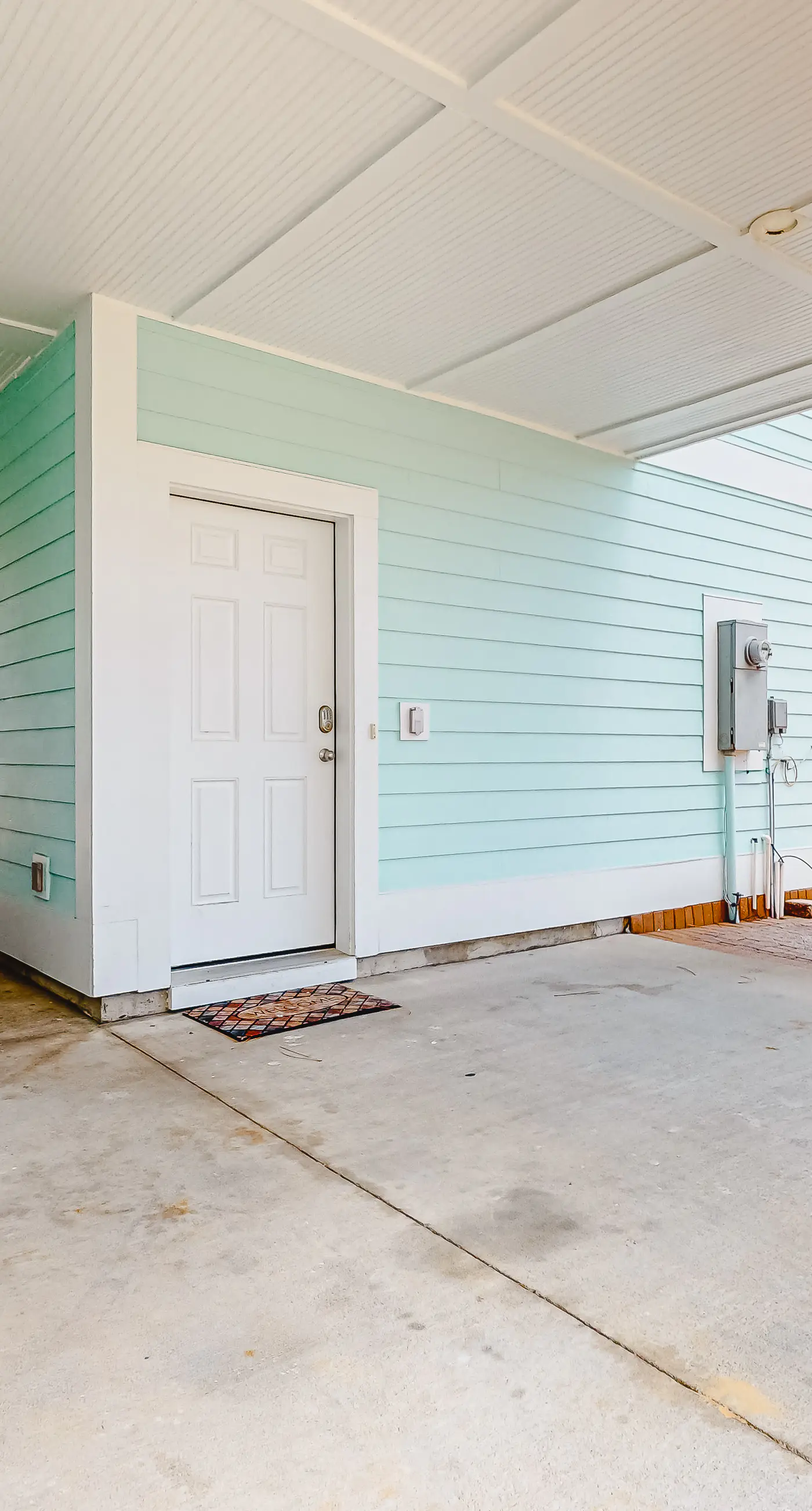 Spacious dog-friendly home with elevator, screened decks, on-site pool, & gym