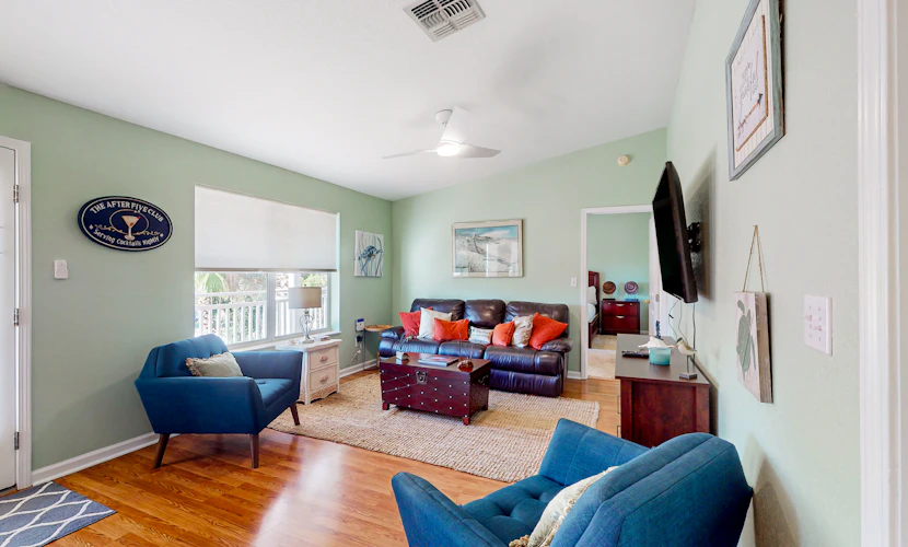 Sunny home with large deck, firepit, boat parking, W/D, & AC - easy beach access