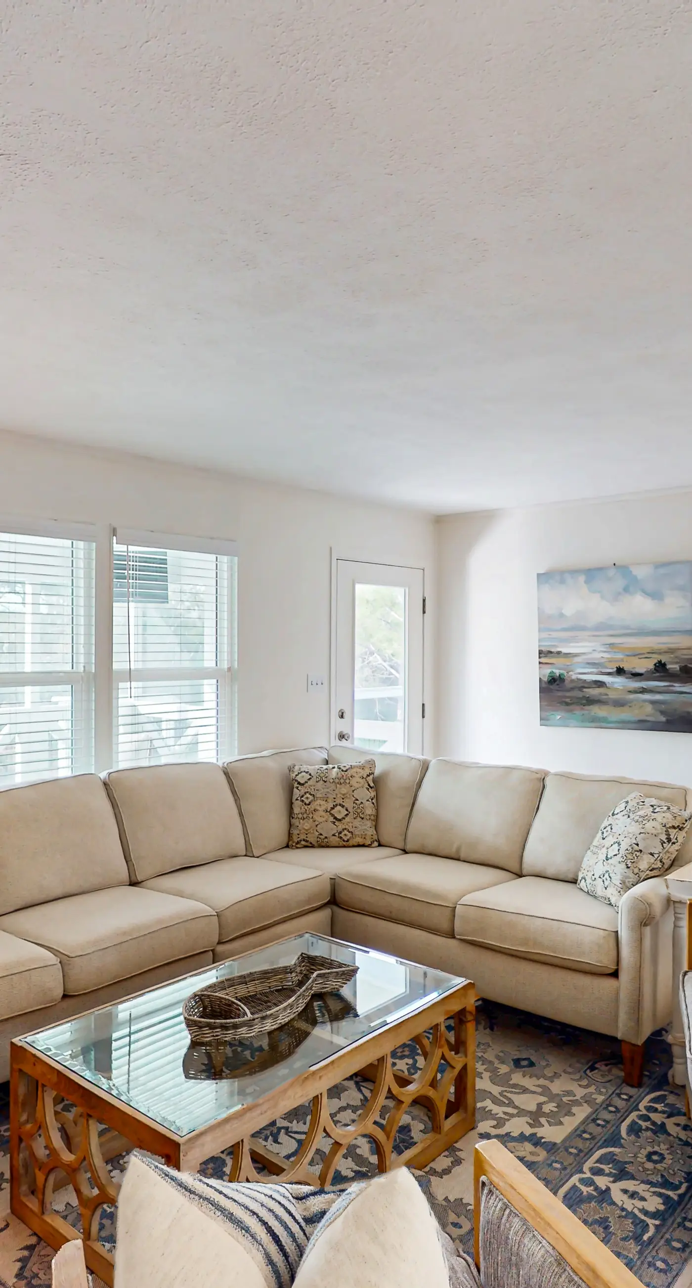 Charming cottage, walk to Gulf with shared pools, hot tub, & central AC