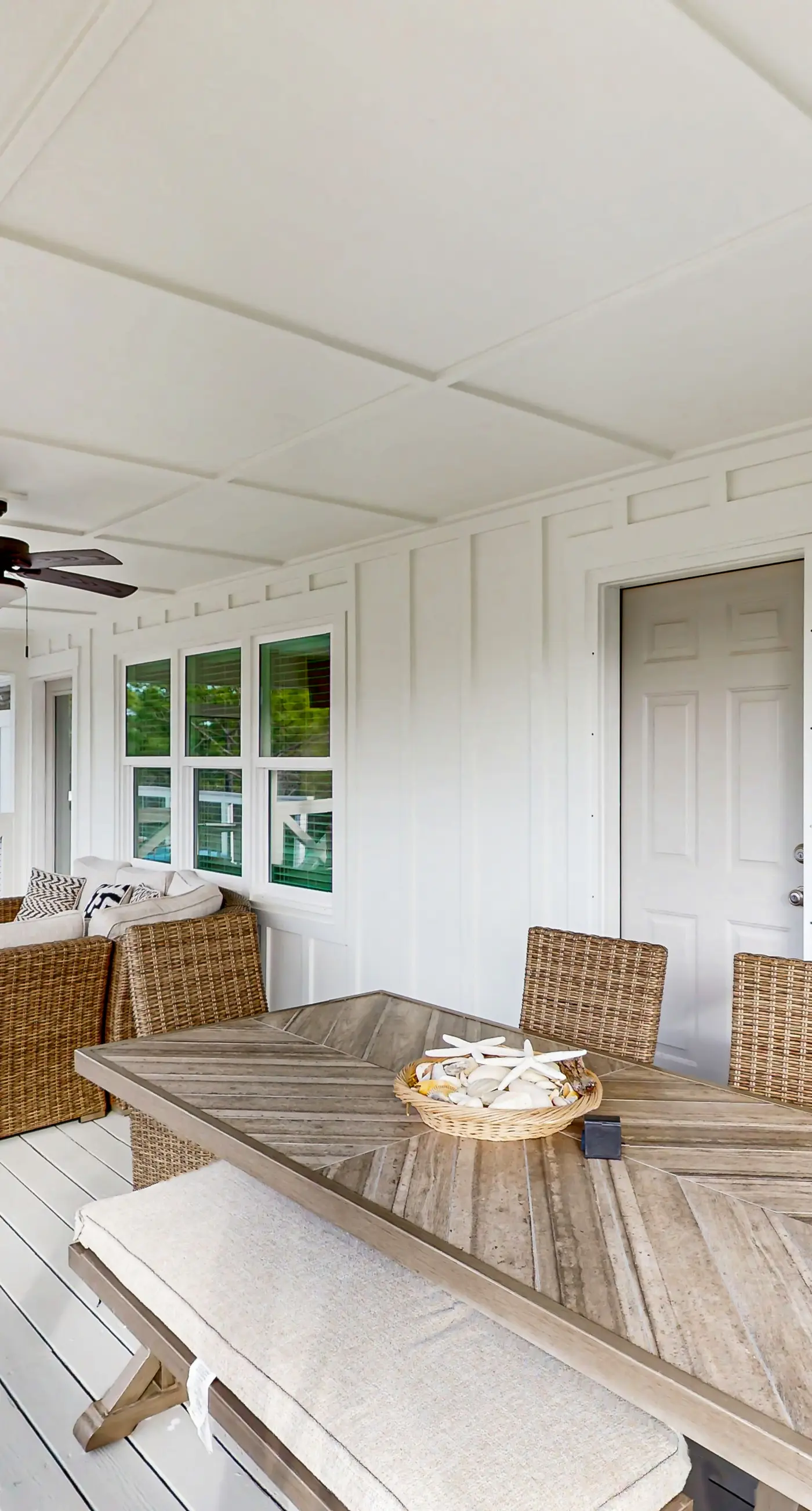 Charming cottage, walk to Gulf with shared pools, hot tub, & central AC