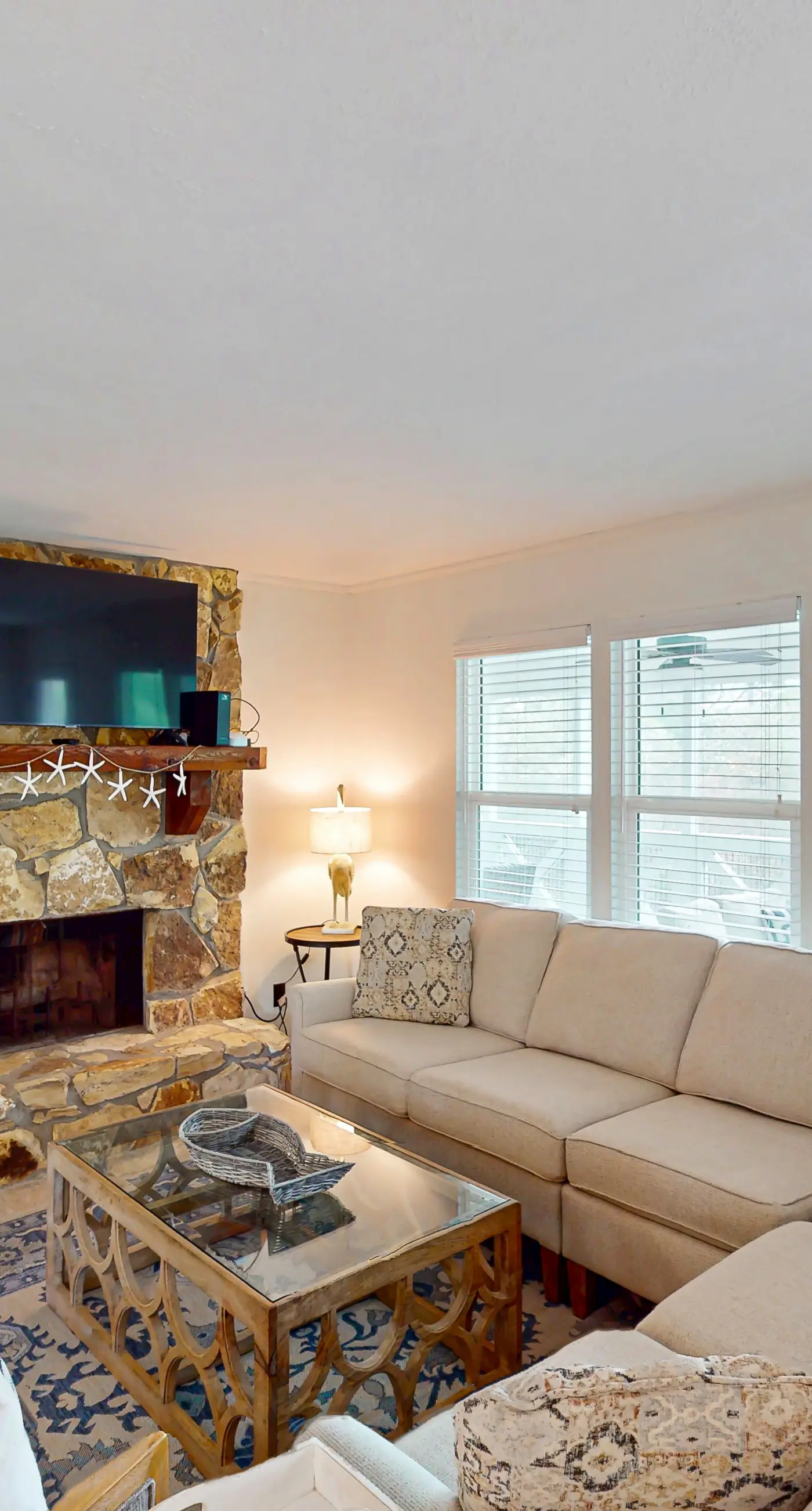 Charming cottage, walk to Gulf with shared pools, hot tub, & central AC