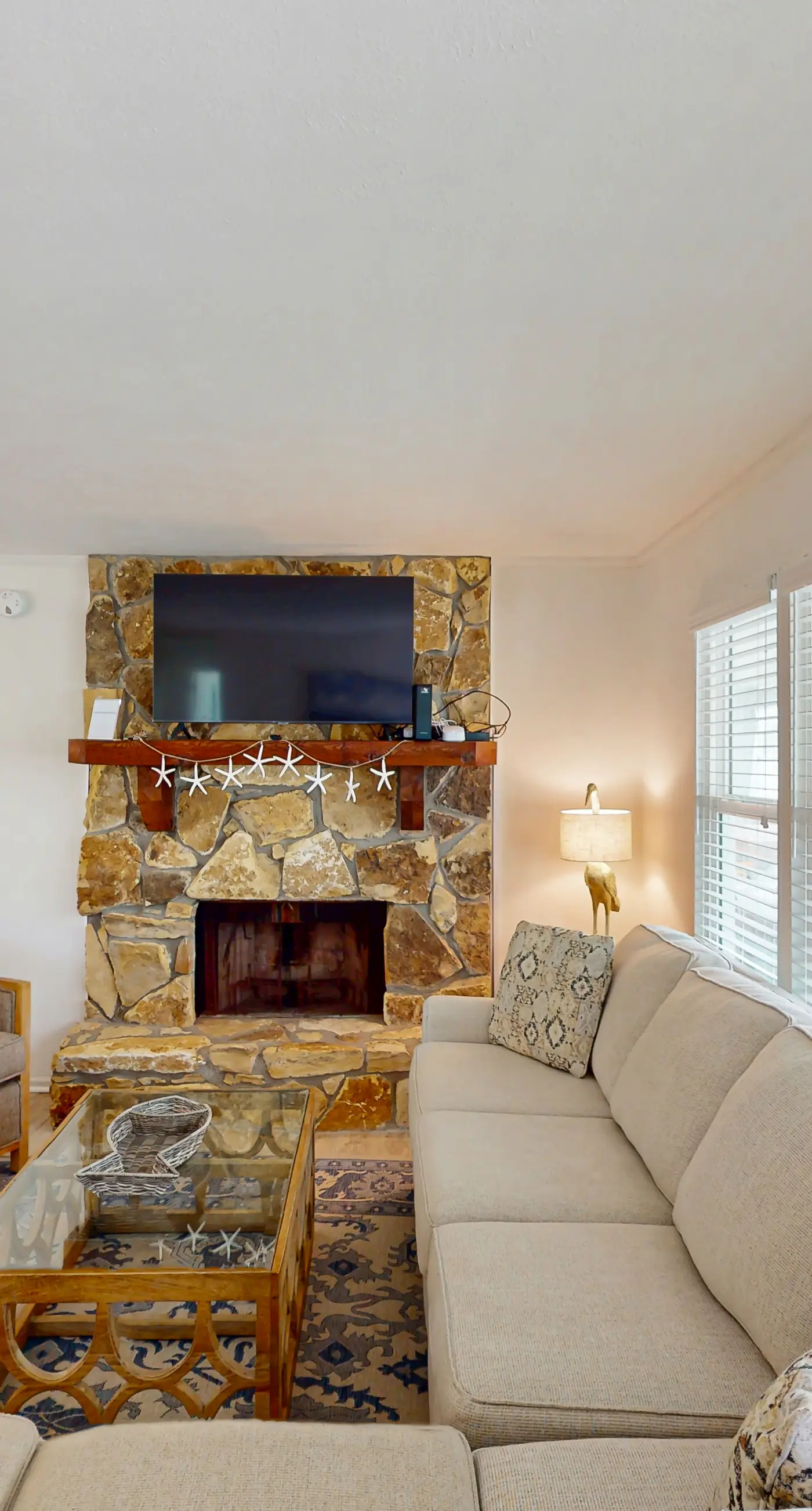 Charming cottage, walk to Gulf with shared pools, hot tub, & central AC