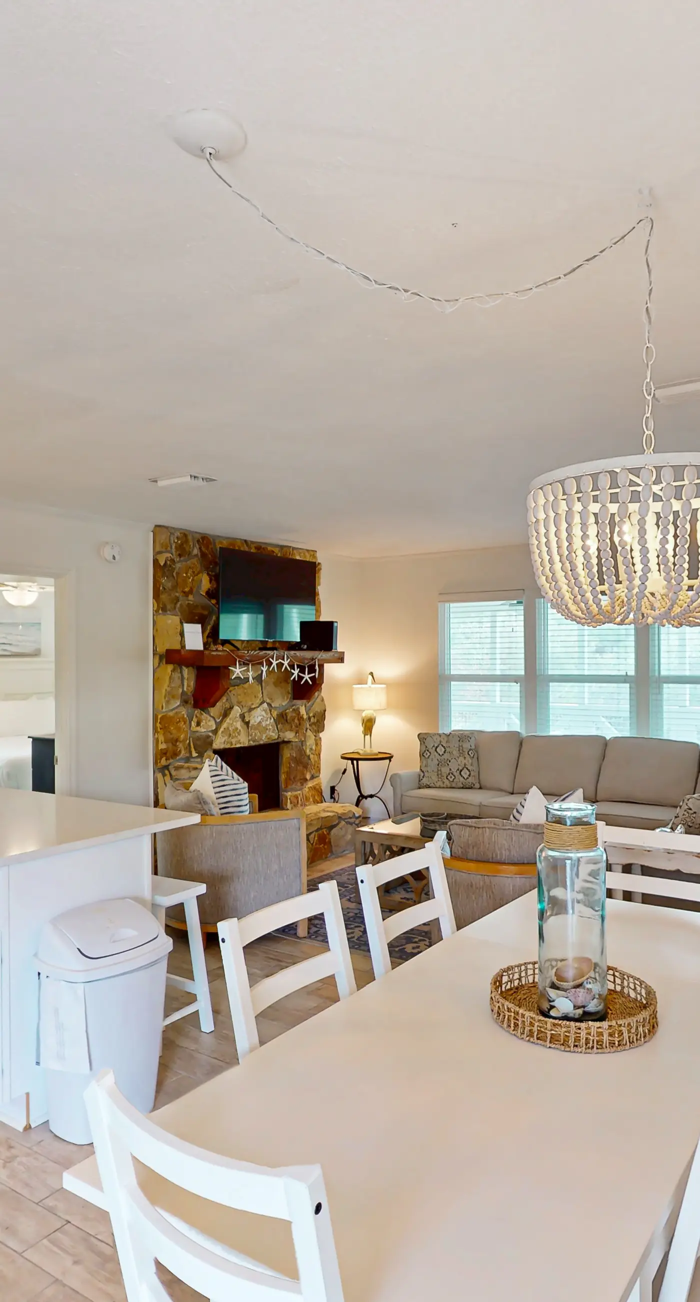 Charming cottage, walk to Gulf with shared pools, hot tub, & central AC