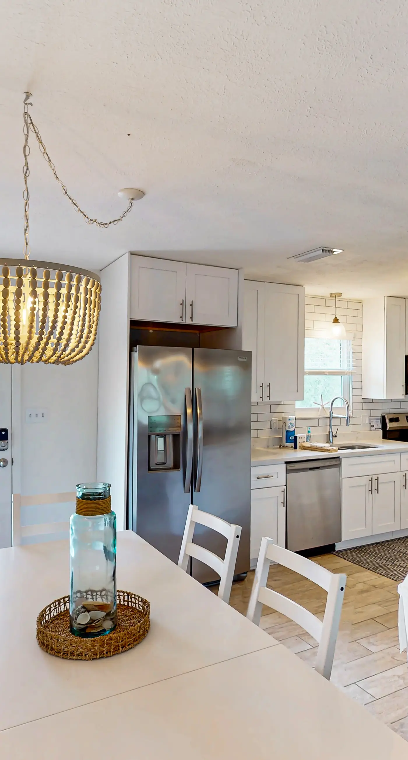 Charming cottage, walk to Gulf with shared pools, hot tub, & central AC