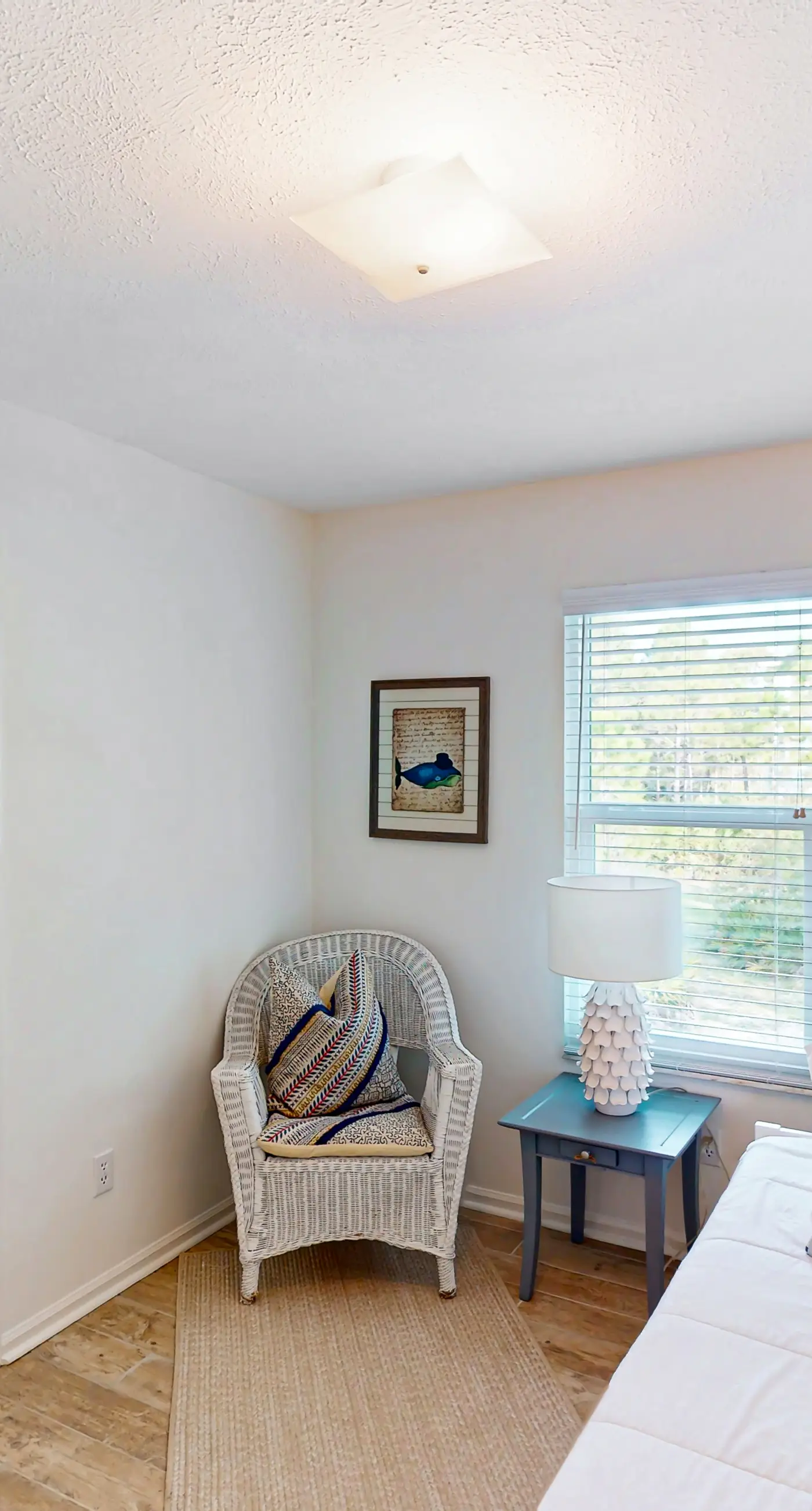 Charming cottage, walk to Gulf with shared pools, hot tub, & central AC