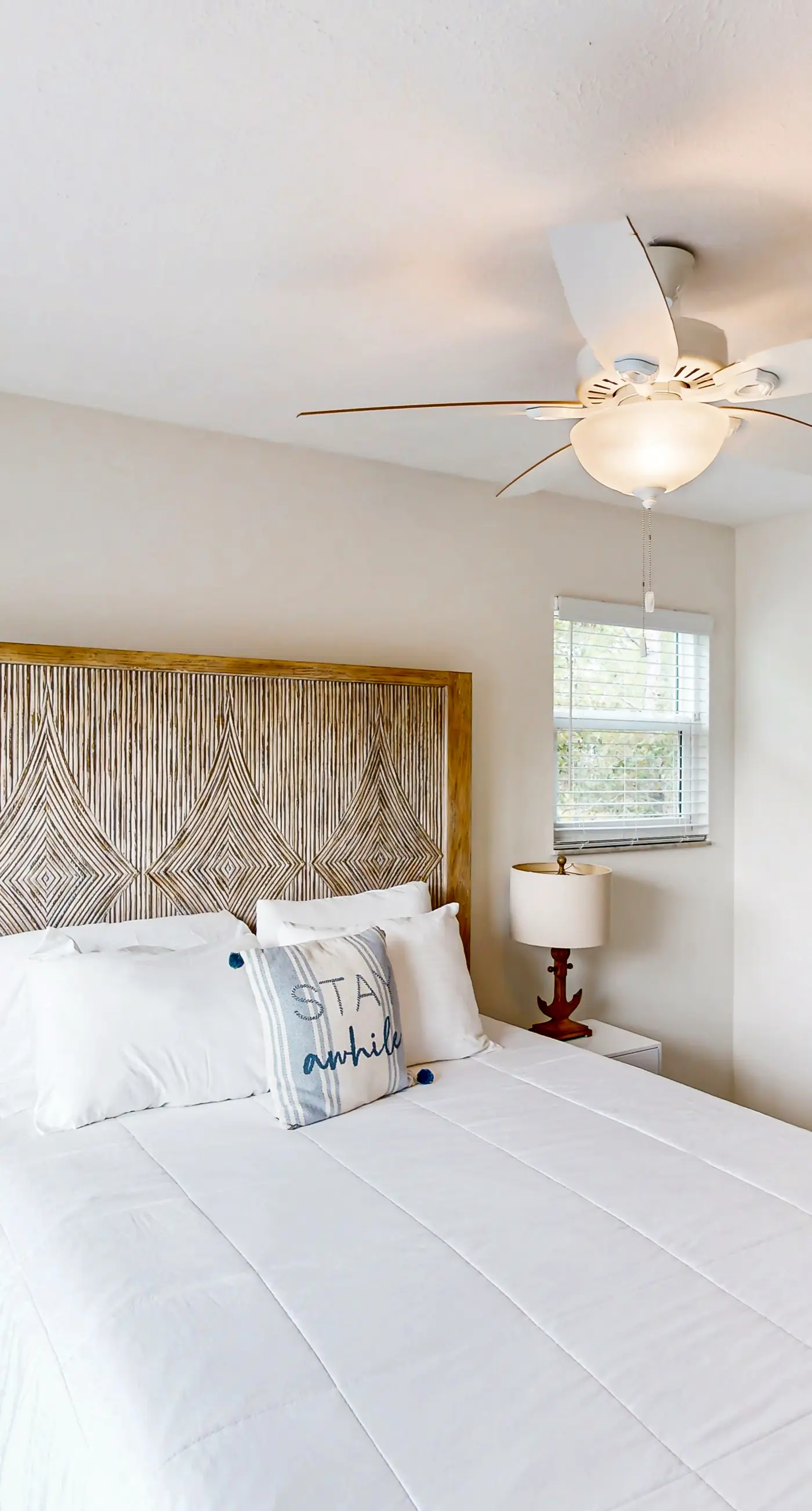 Charming cottage, walk to Gulf with shared pools, hot tub, & central AC