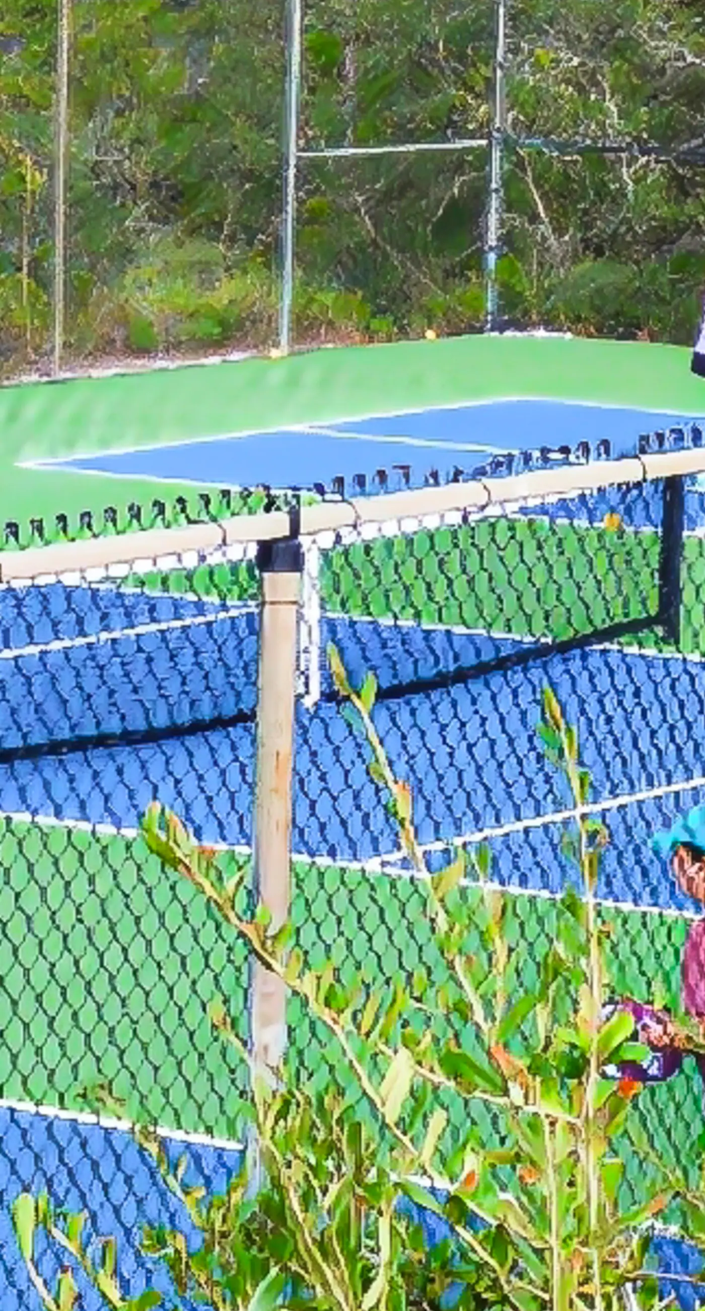 Charming cottage, walk to Gulf with shared pools, hot tub, & central AC