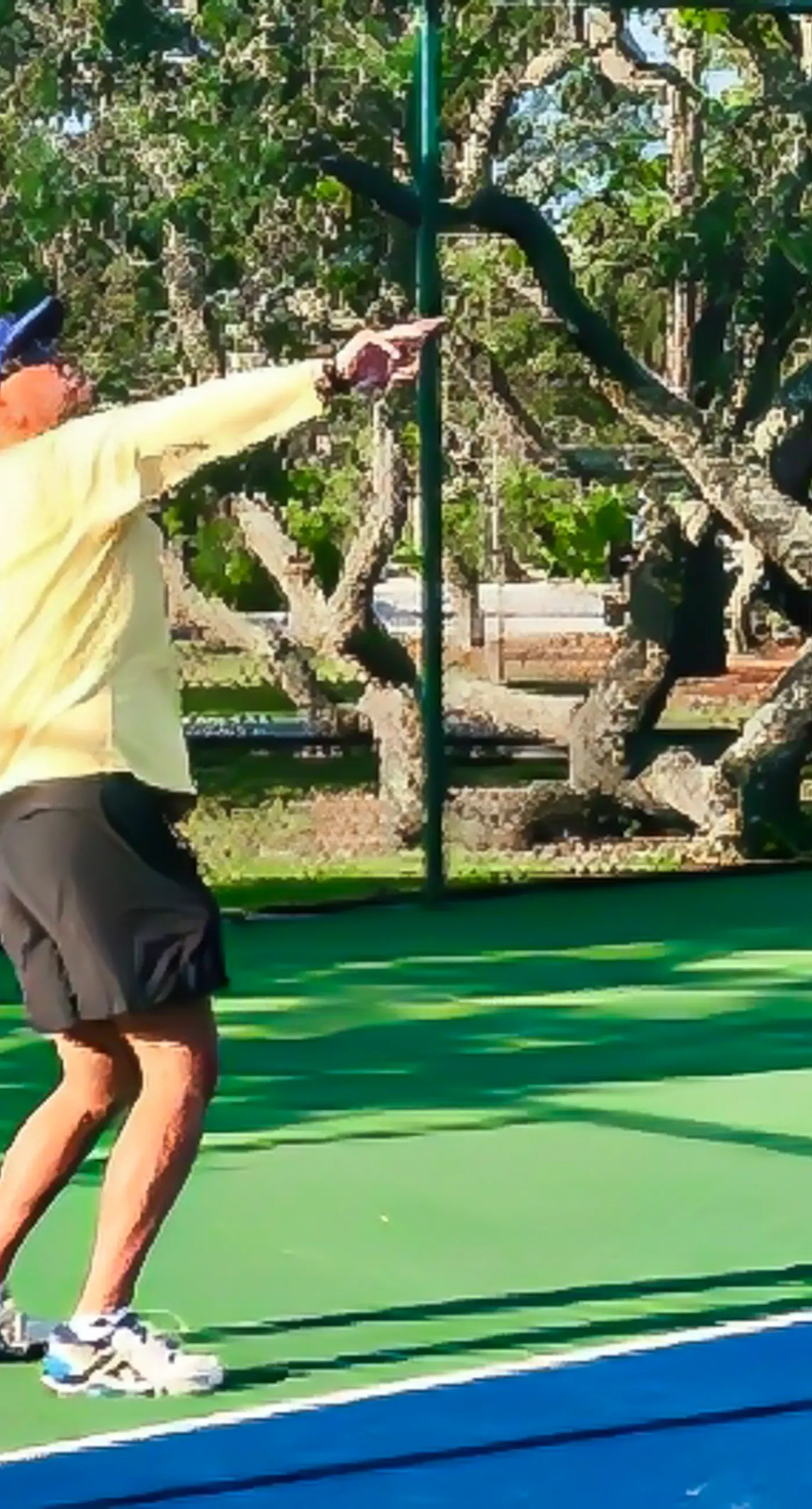 Charming cottage, walk to Gulf with shared pools, hot tub, & central AC