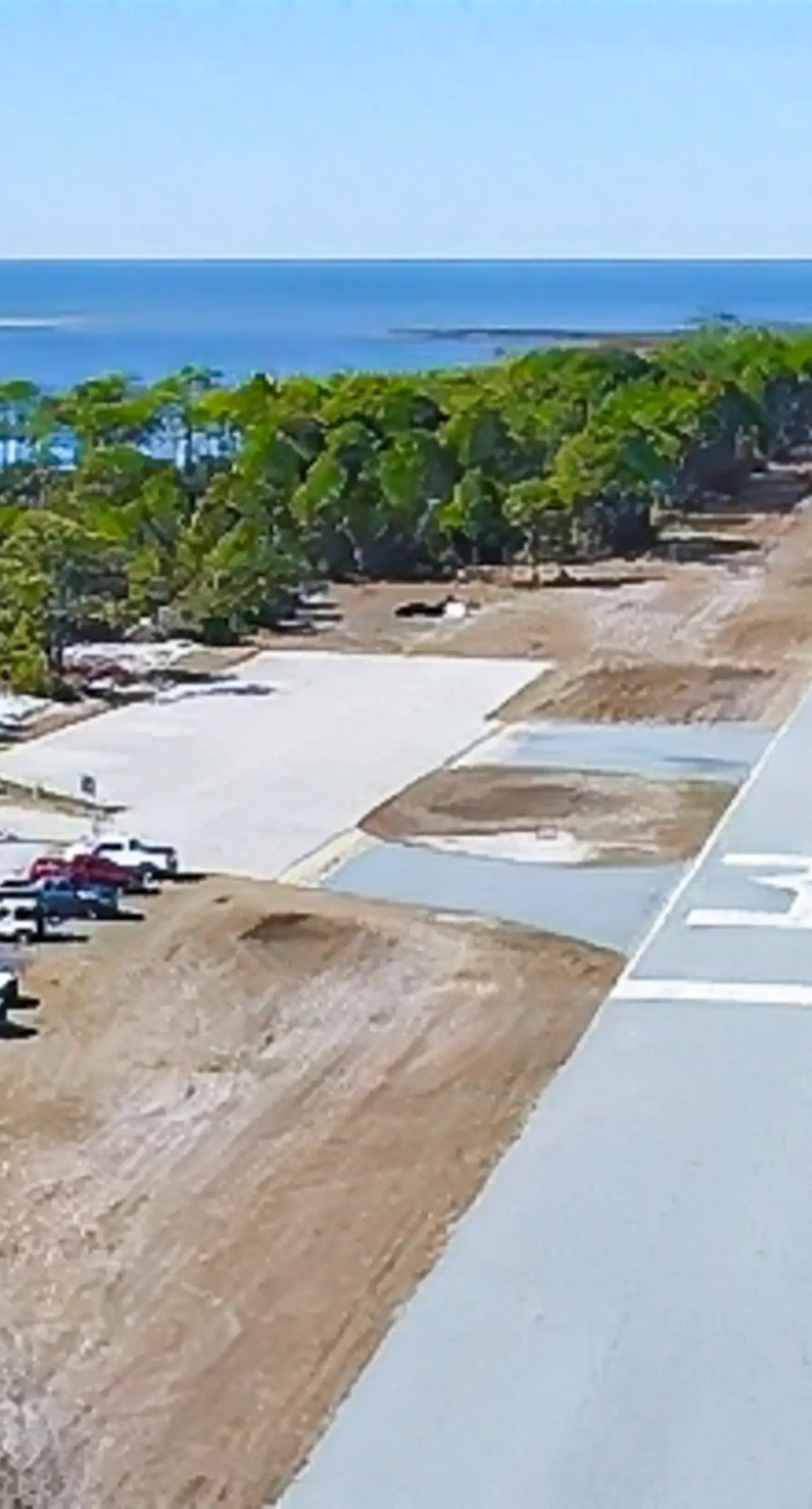 Charming cottage, walk to Gulf with shared pools, hot tub, & central AC