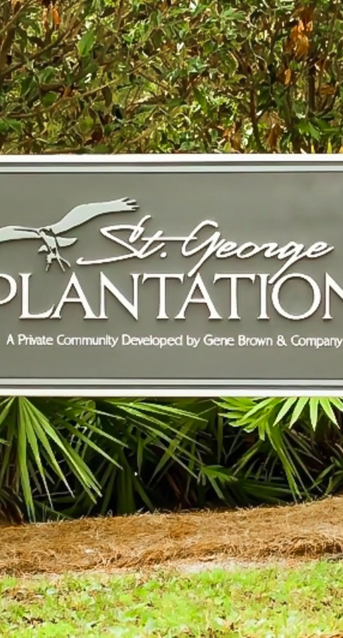 Charming cottage, walk to Gulf with shared pools, hot tub, & central AC