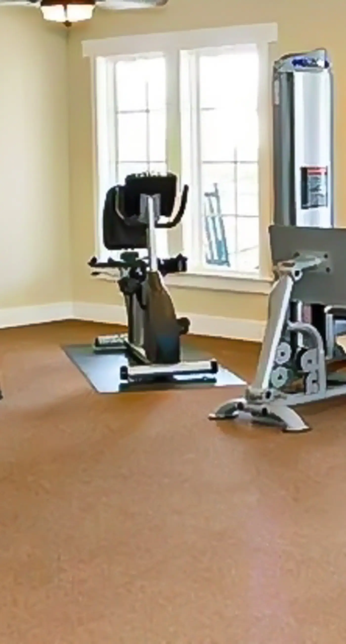 Charming cottage, walk to Gulf with shared pools, hot tub, & central AC