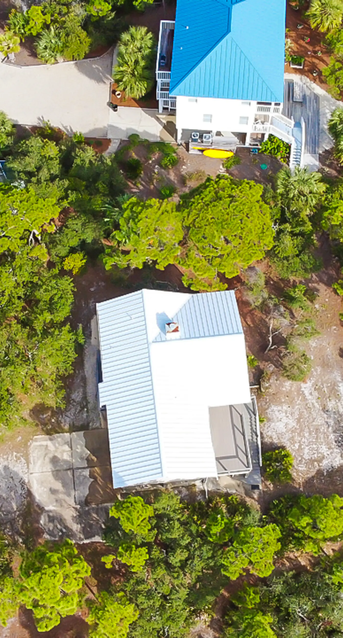 Charming cottage, walk to Gulf with shared pools, hot tub, & central AC