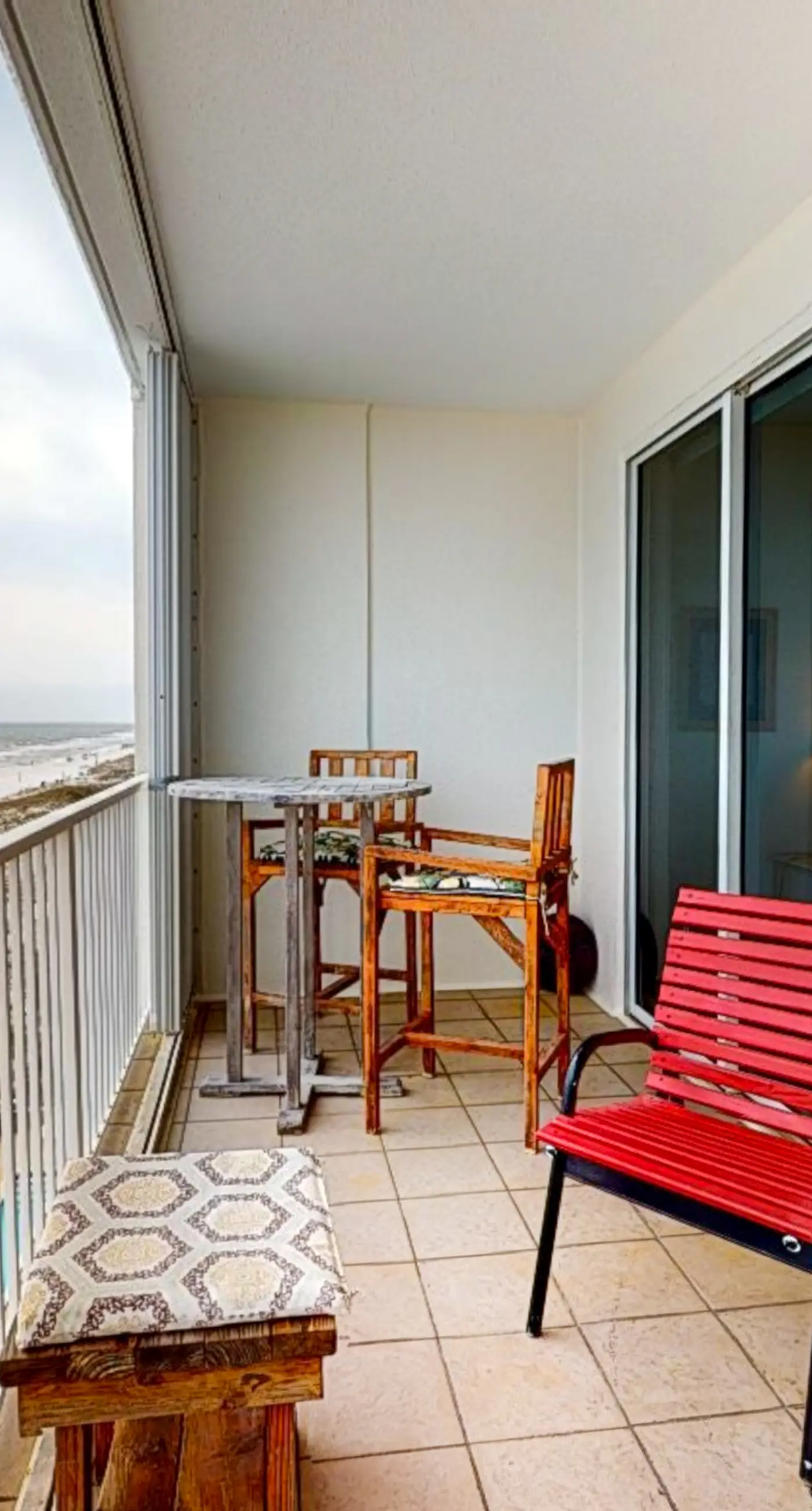 Gulf Dunes 513 - Vibrant Waterfront Condo, Short Drive to Plenty of Tasty Dining Spots