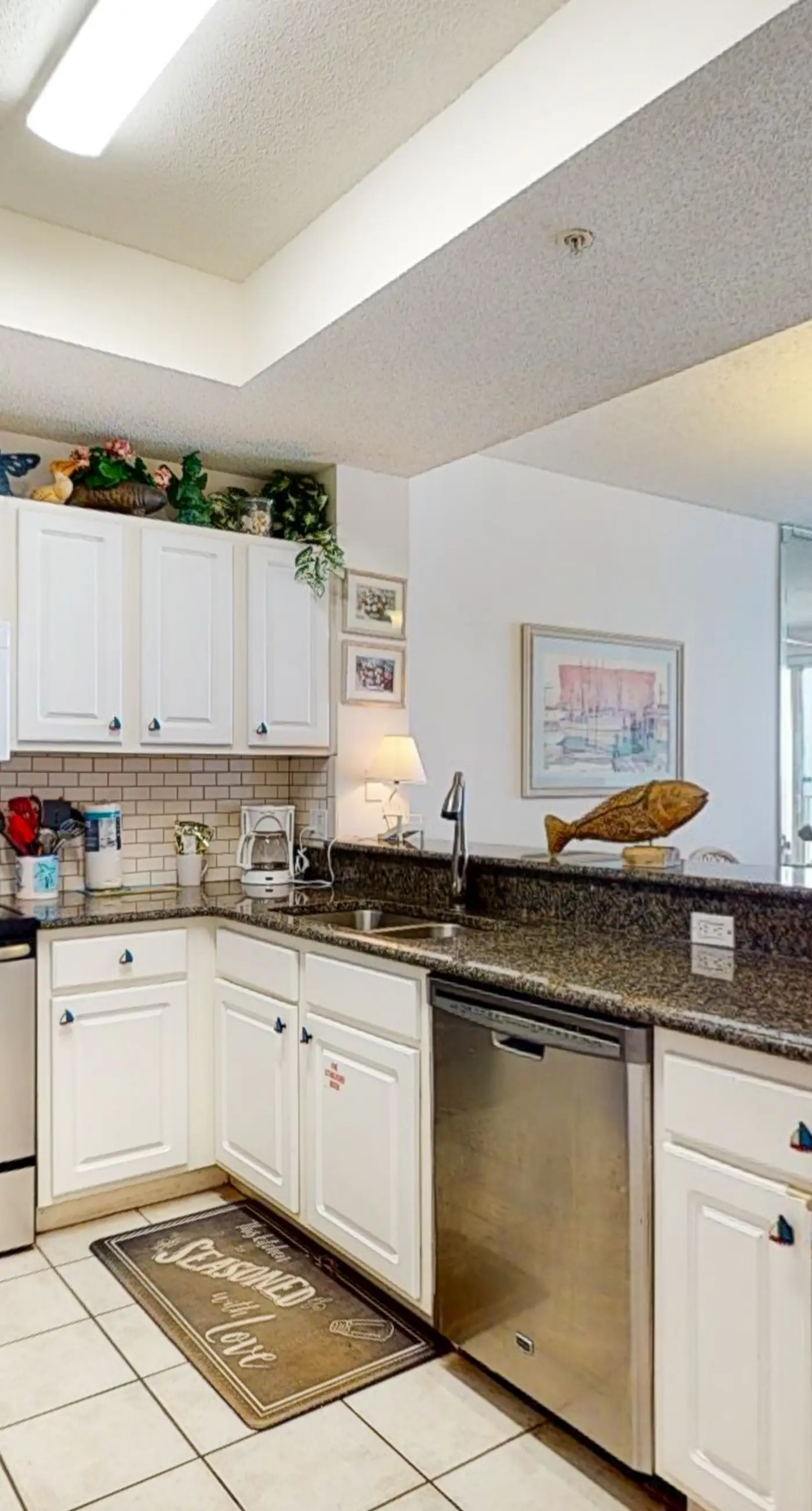 Gulf Dunes 513 - Vibrant Waterfront Condo, Short Drive to Plenty of Tasty Dining Spots
