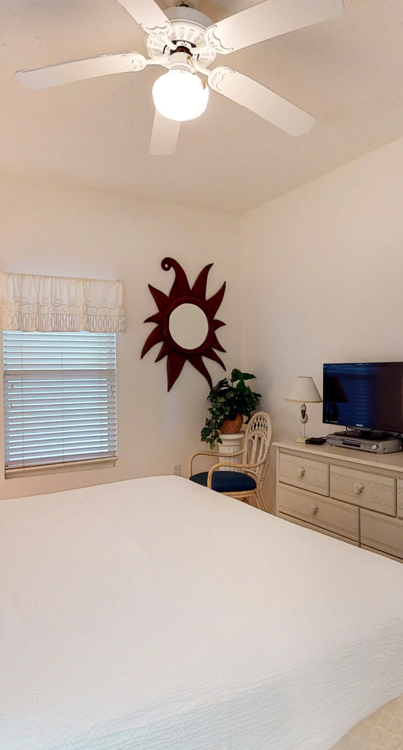 Gulf Dunes 513 - Vibrant Waterfront Condo, Short Drive to Plenty of Tasty Dining Spots