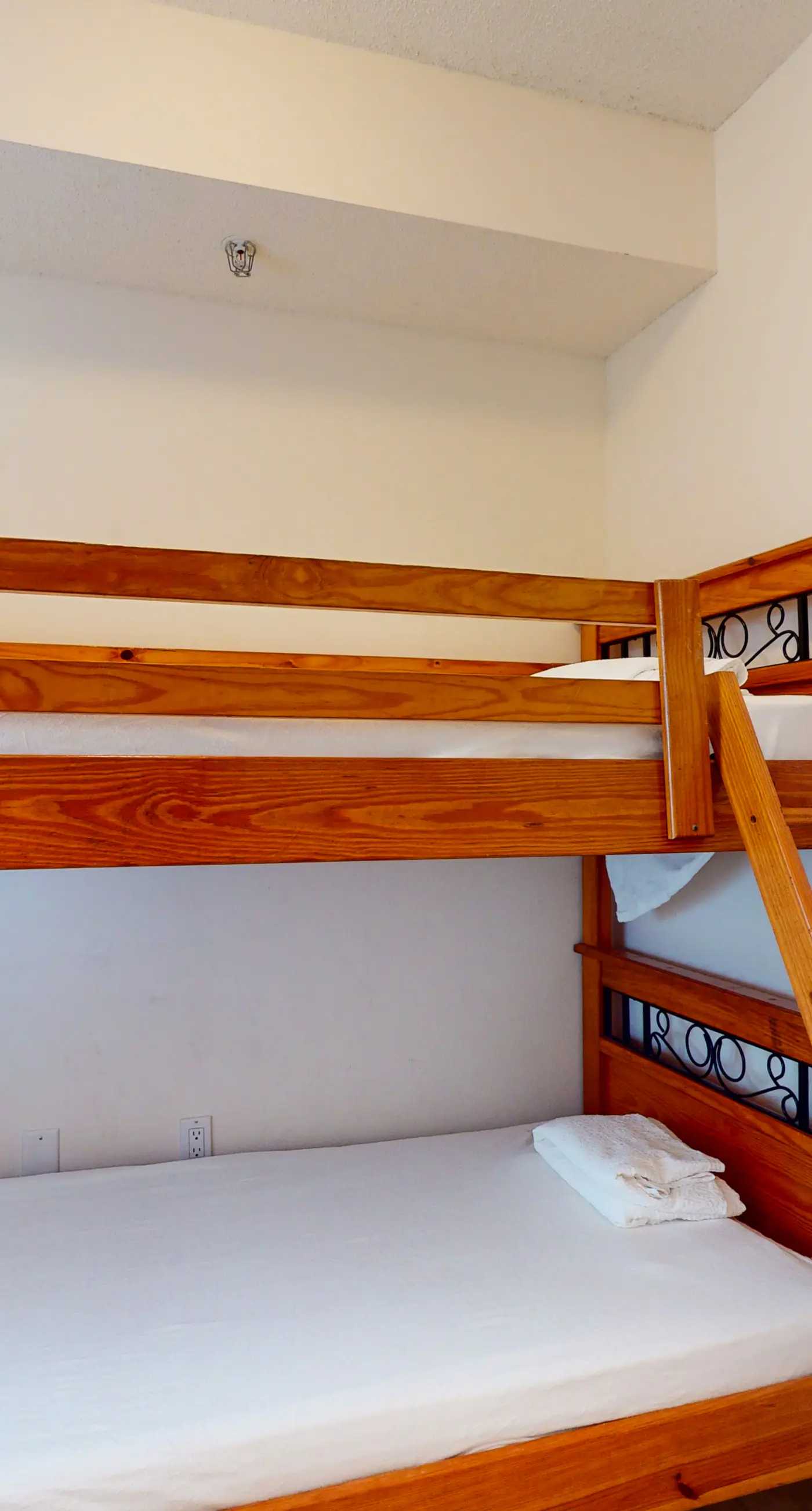 Gulf Dunes 513 - Vibrant Waterfront Condo, Short Drive to Plenty of Tasty Dining Spots