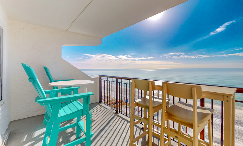 Cozy beachfront home with shared pool, private balcony and beach access