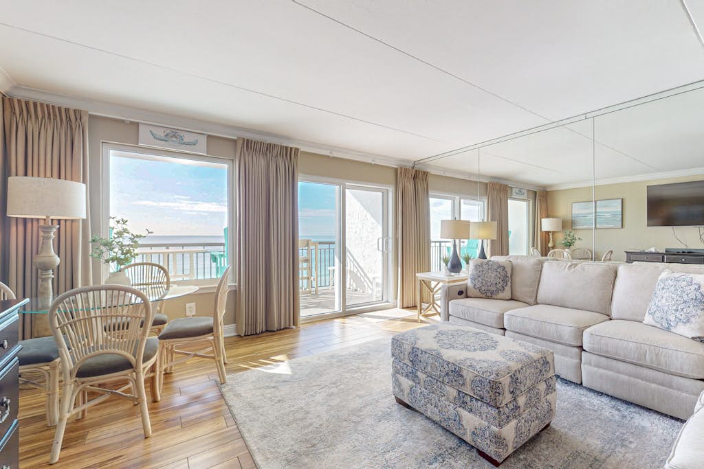 Cozy beachfront home with shared pool, private balcony and beach access